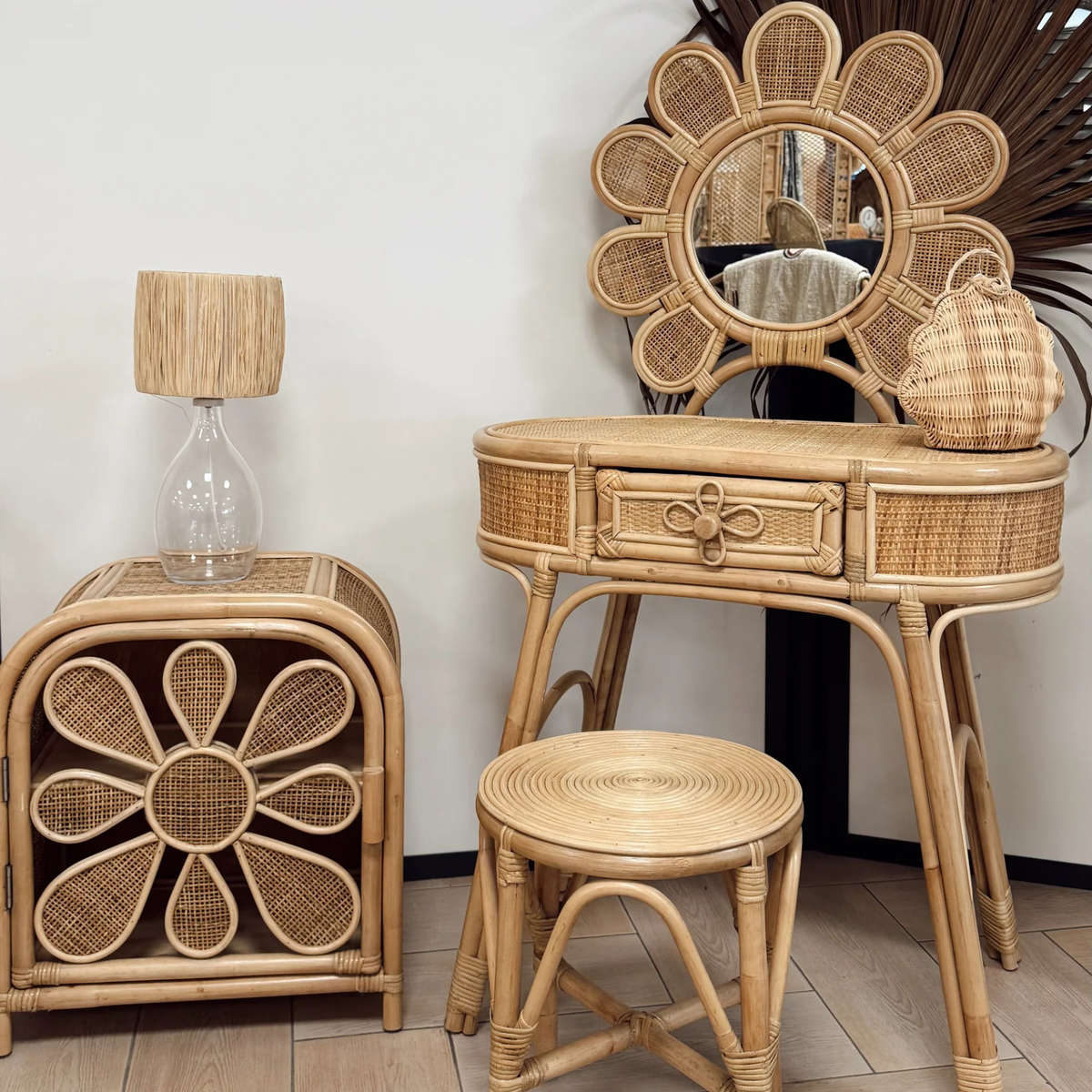 Précommande Ensemble coiffeuse et tabouret en rotin Luna