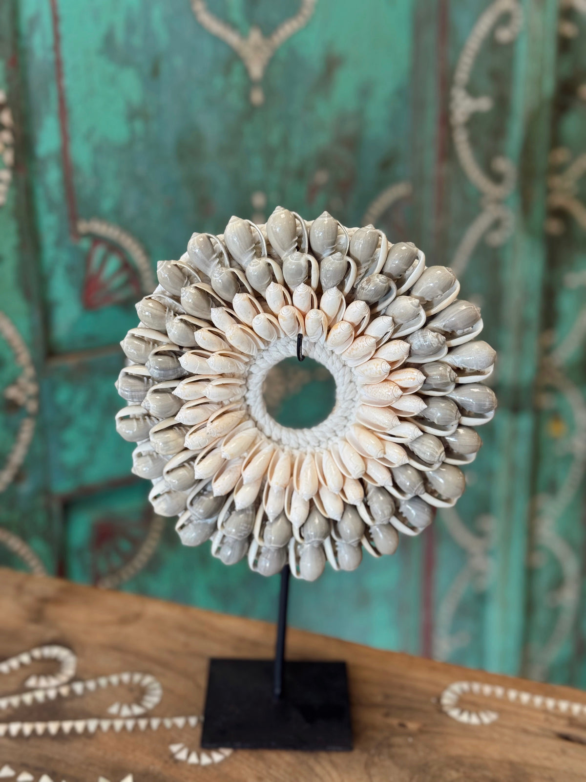 Décoration sur socle - Couronne en coquillages