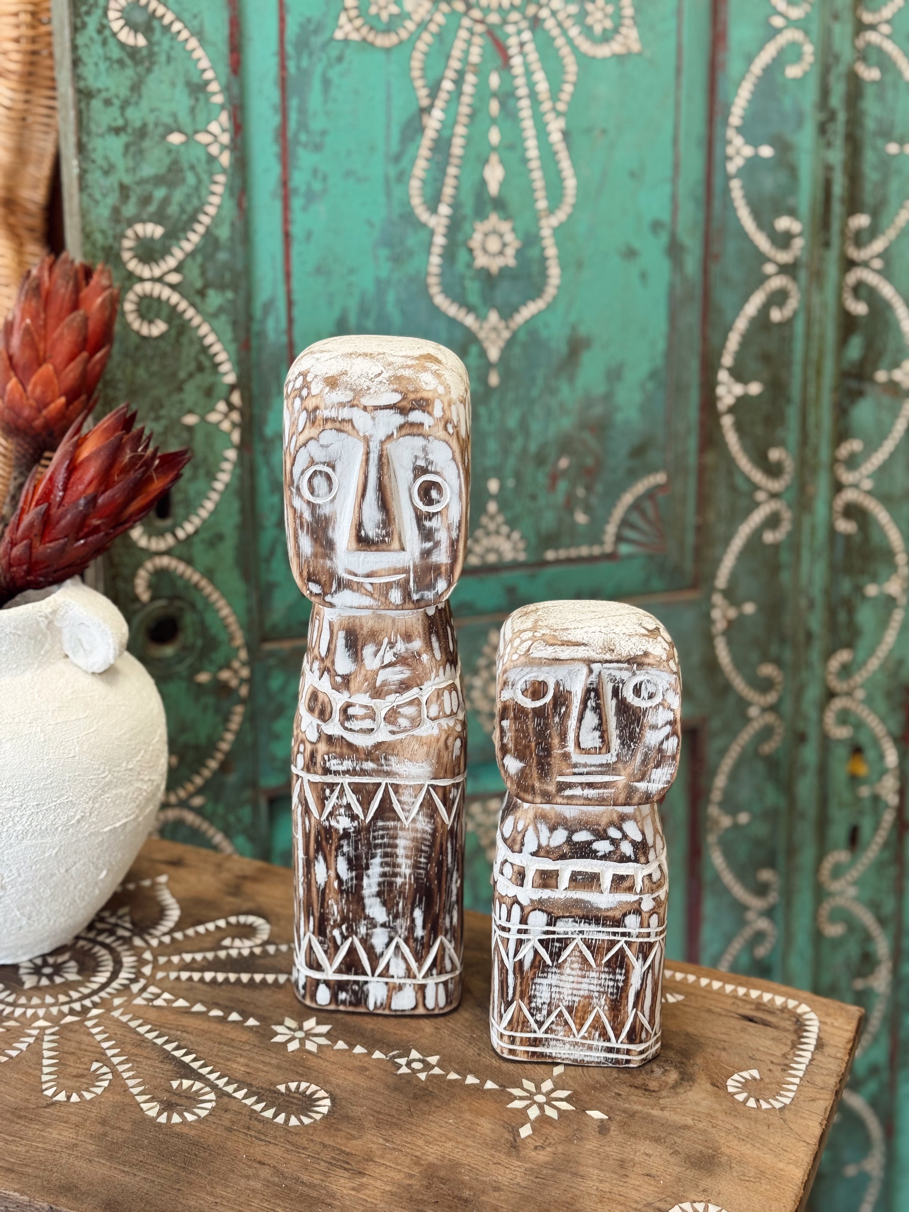 Statuette tribale en bois blanchi