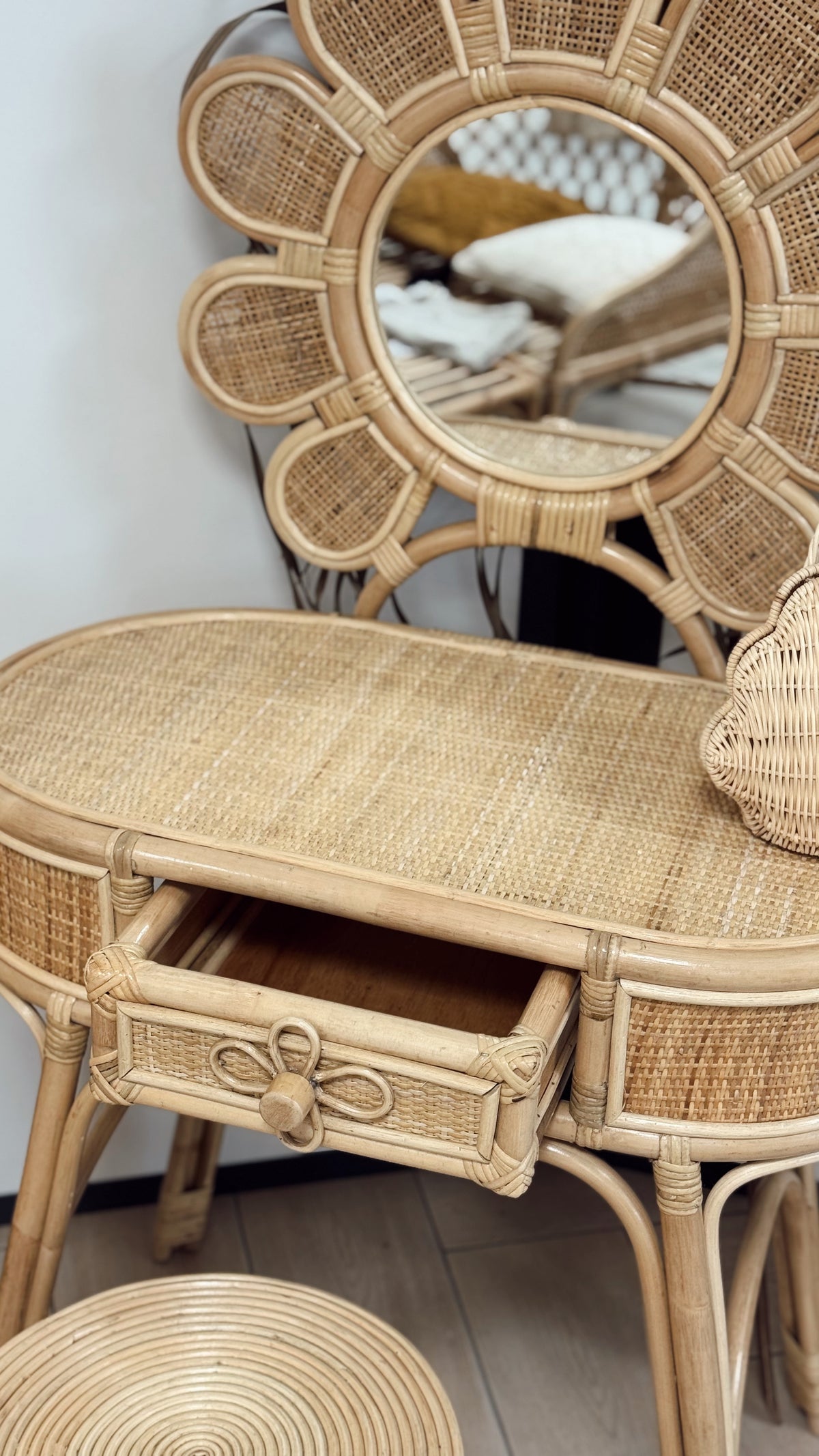 Précommande Ensemble coiffeuse et tabouret en rotin Luna