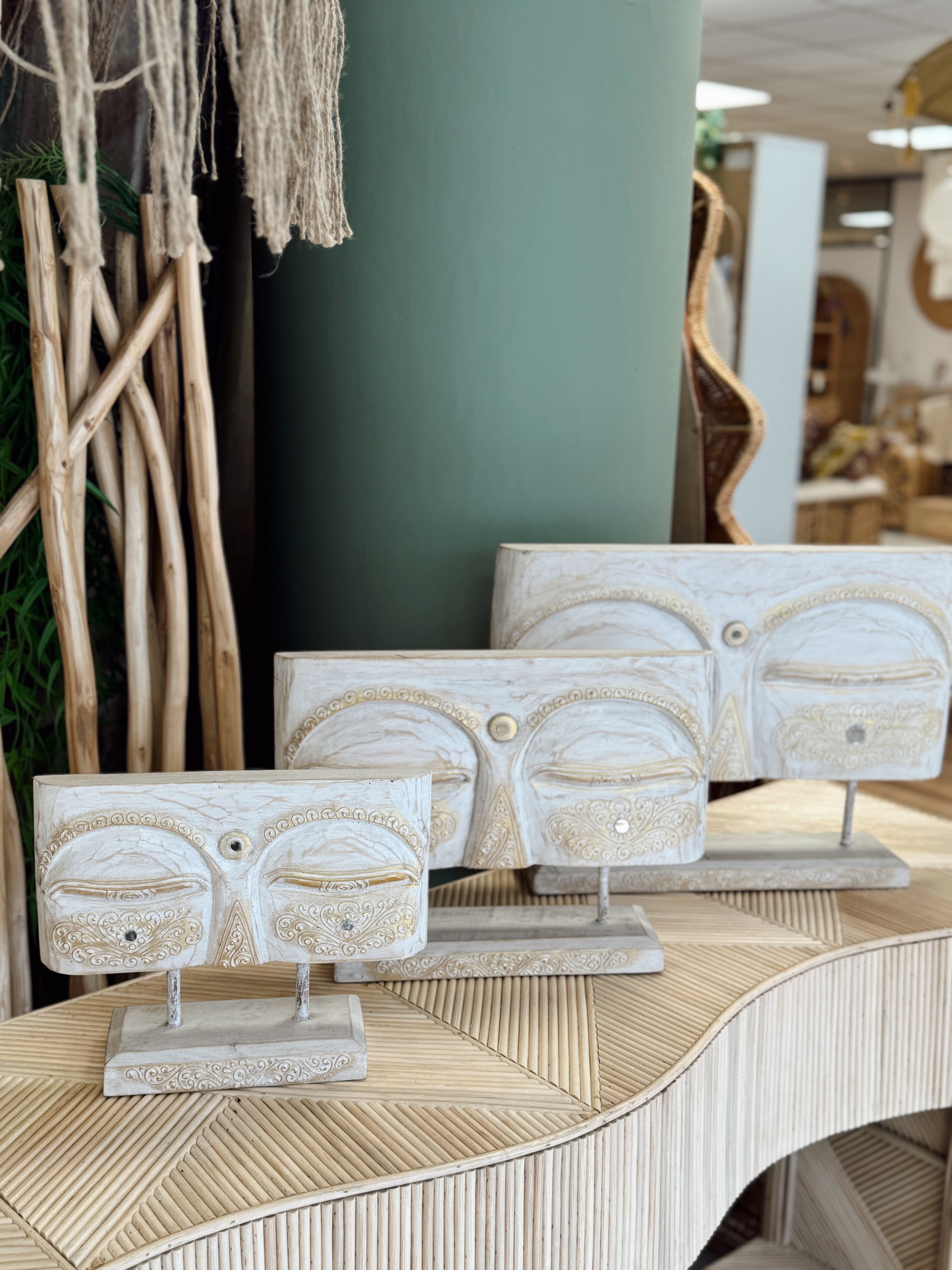 Sculpture visage en bois blanchi