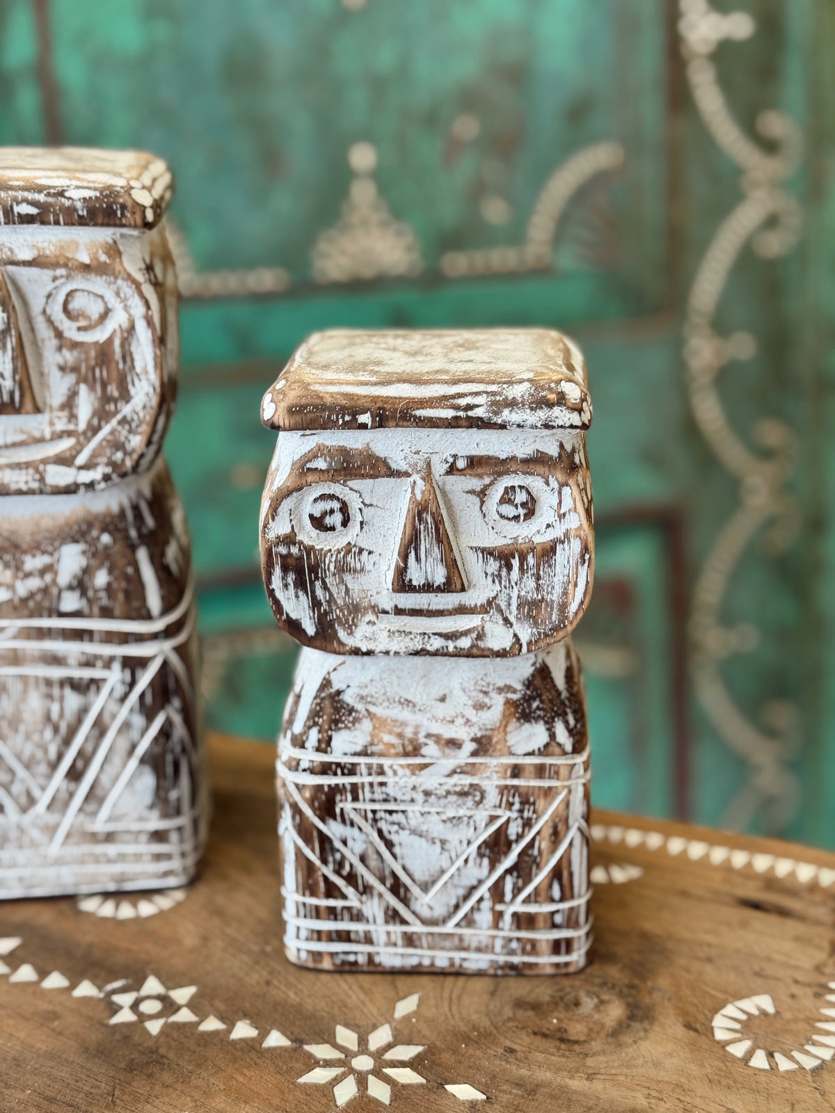 Statuette tribale en bois blanchi