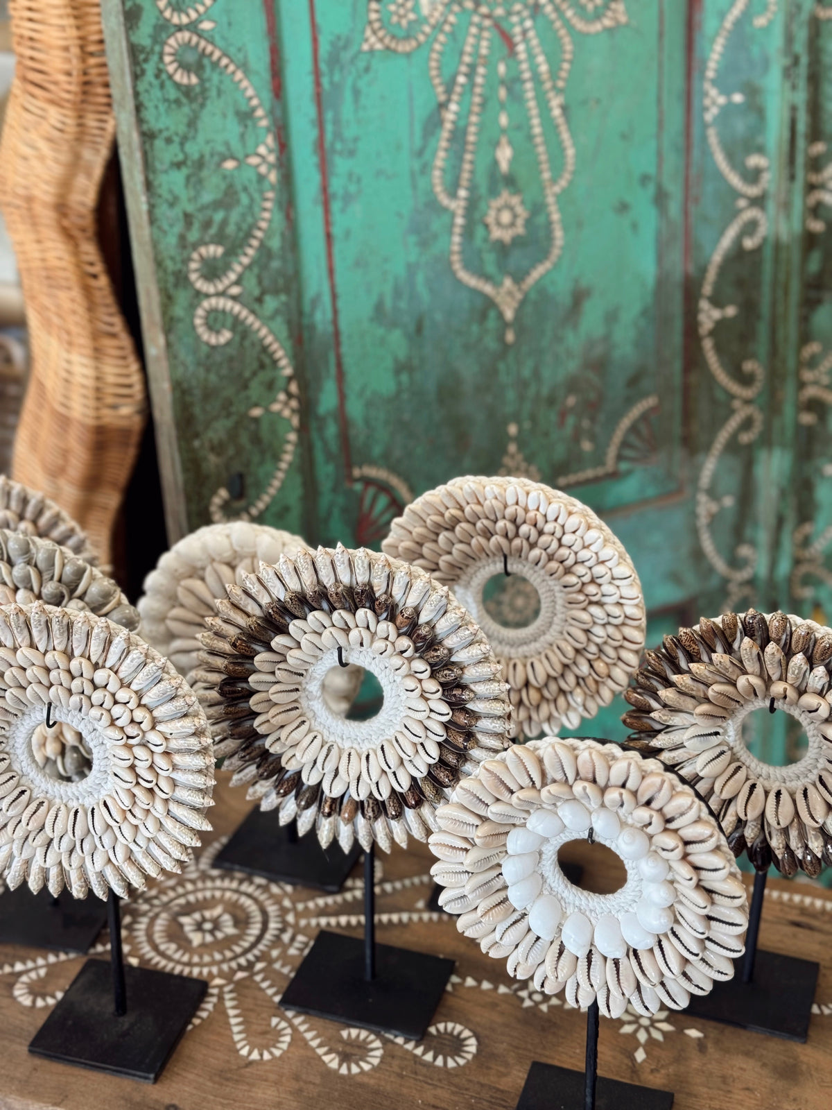 Décoration sur socle - Couronne en coquillages