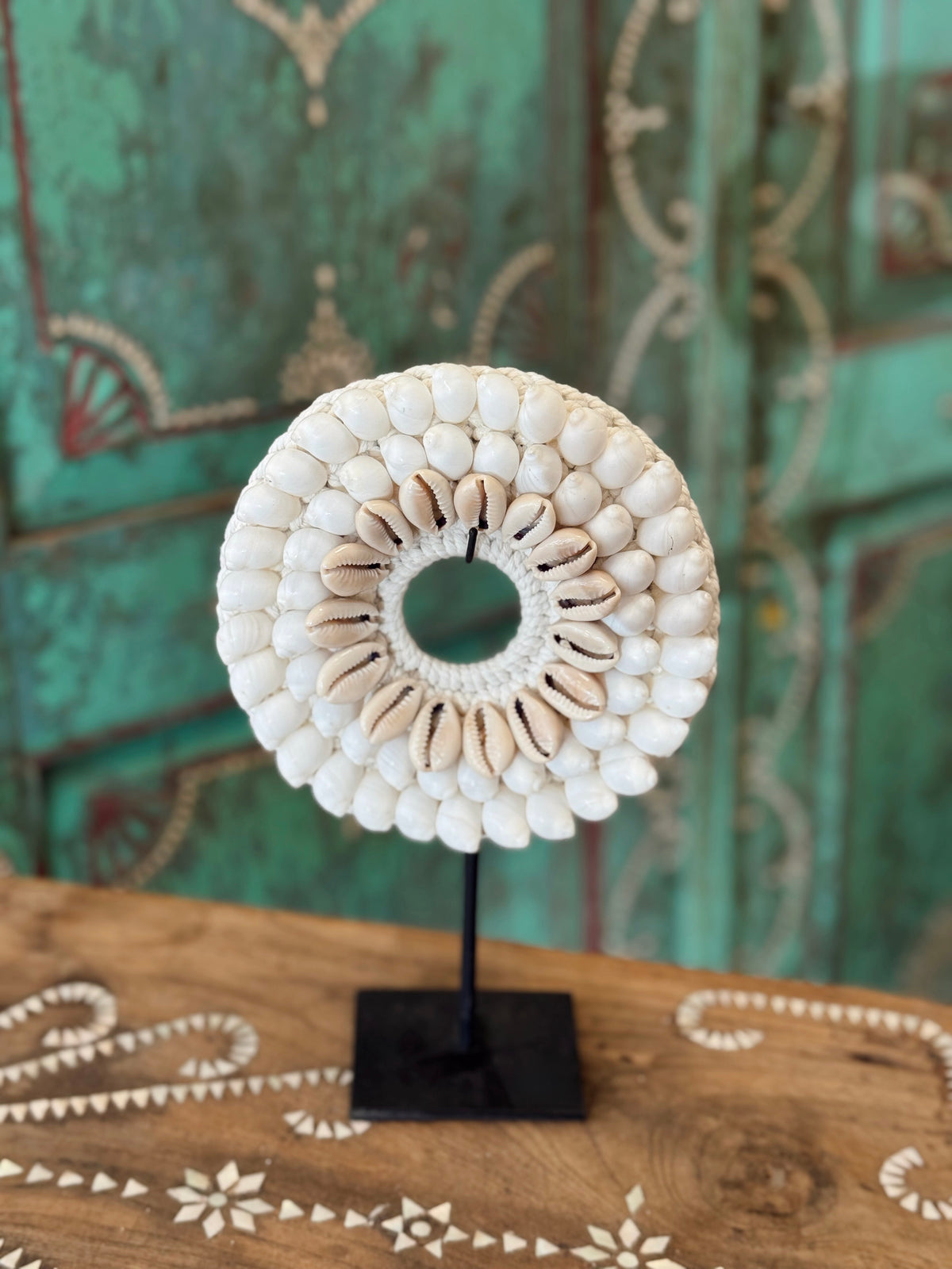 Décoration sur socle - Couronne en coquillages