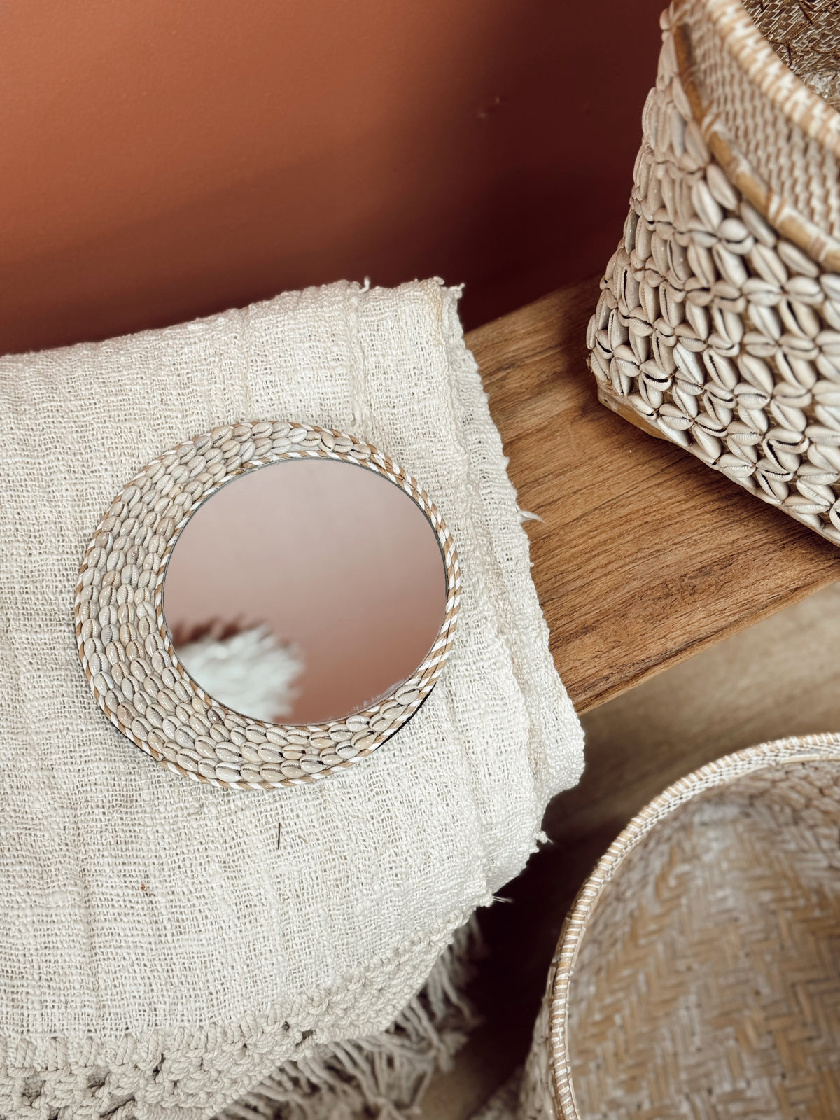 Miroir rond décoratif en coquillages