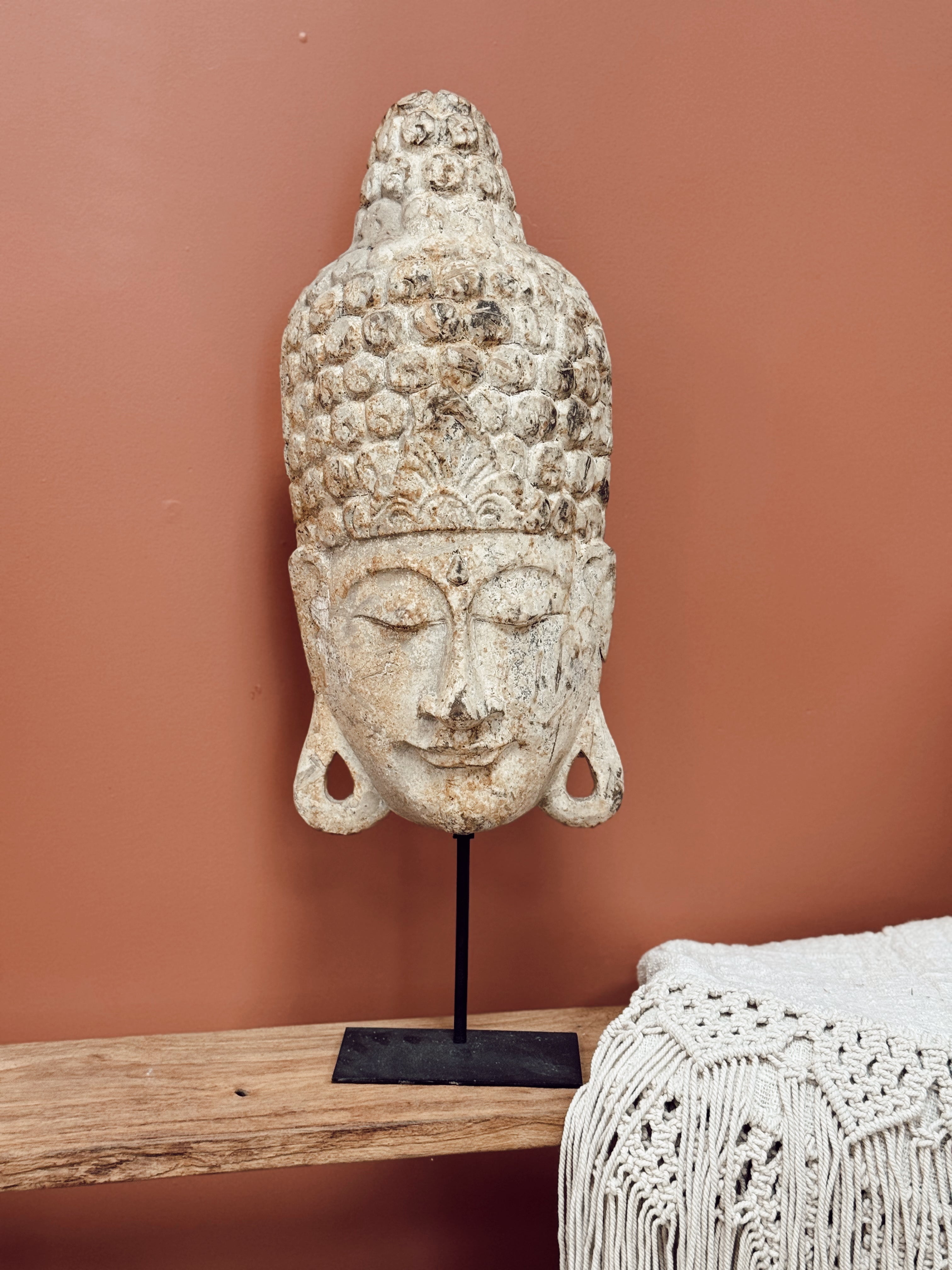 Tête de Bouddha « Seraya » – Sculpture sur socle en bois ancien