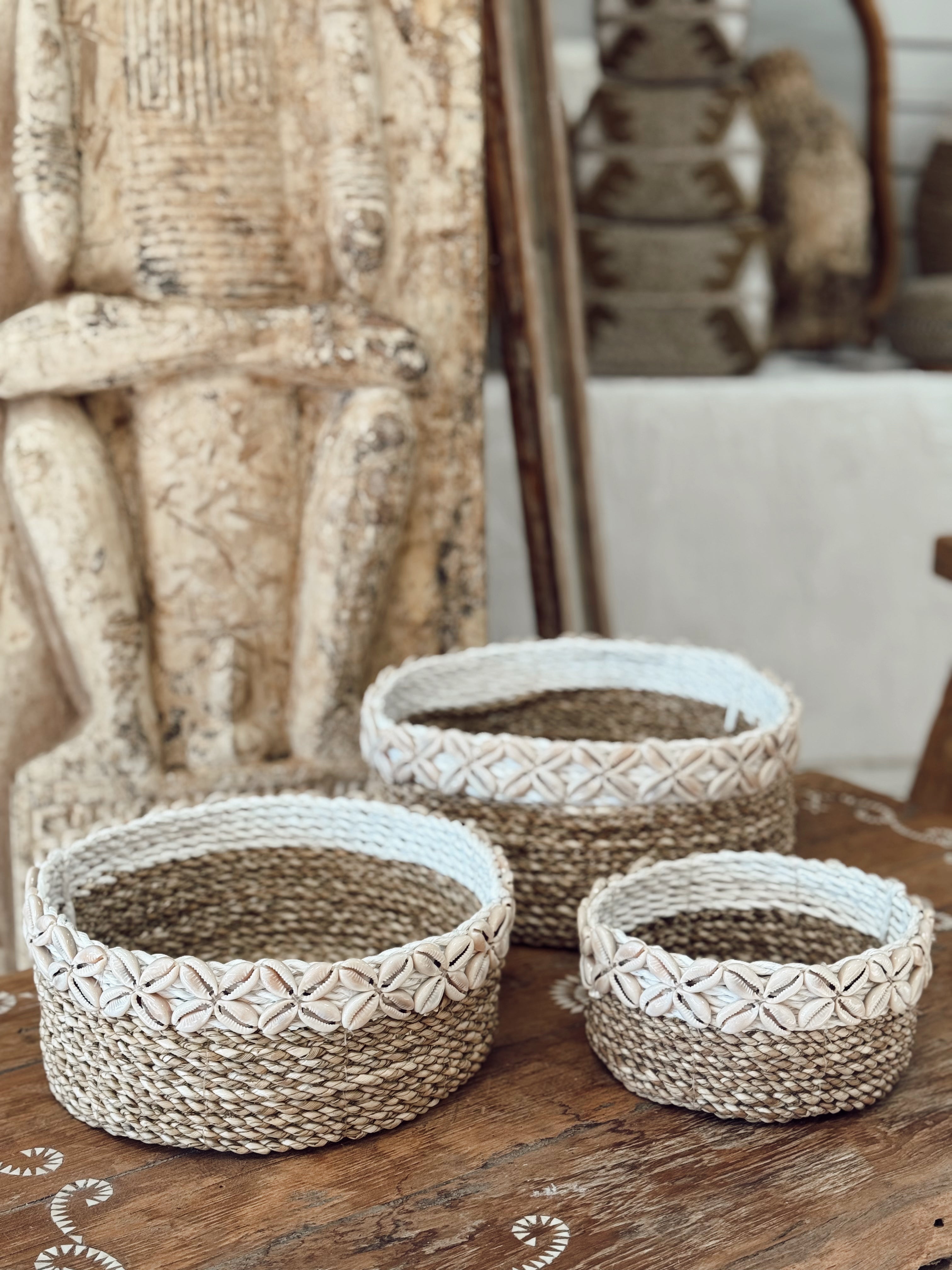 Paniers ronds et coquillages