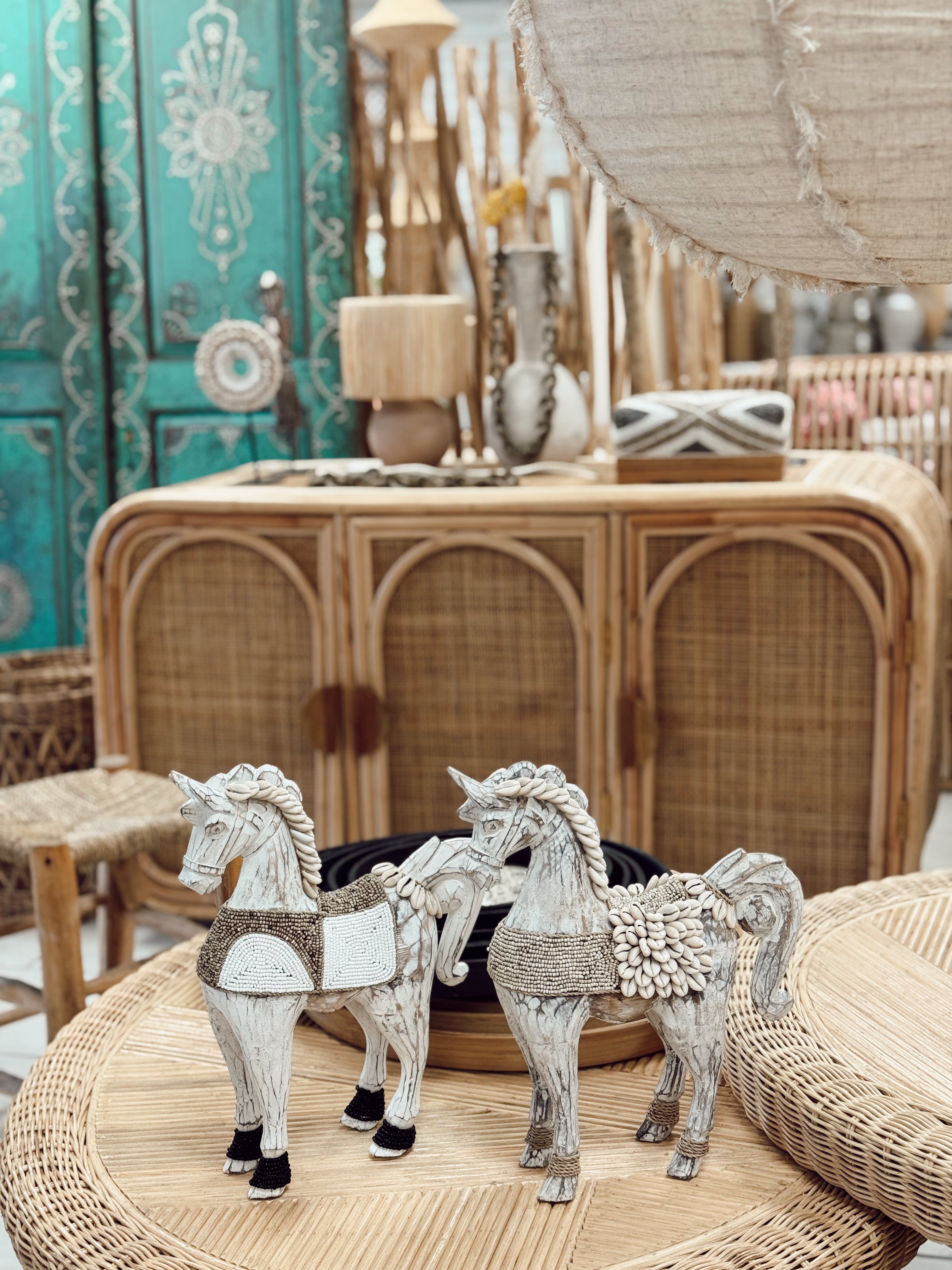 Cheval artisanal en bois sculpté