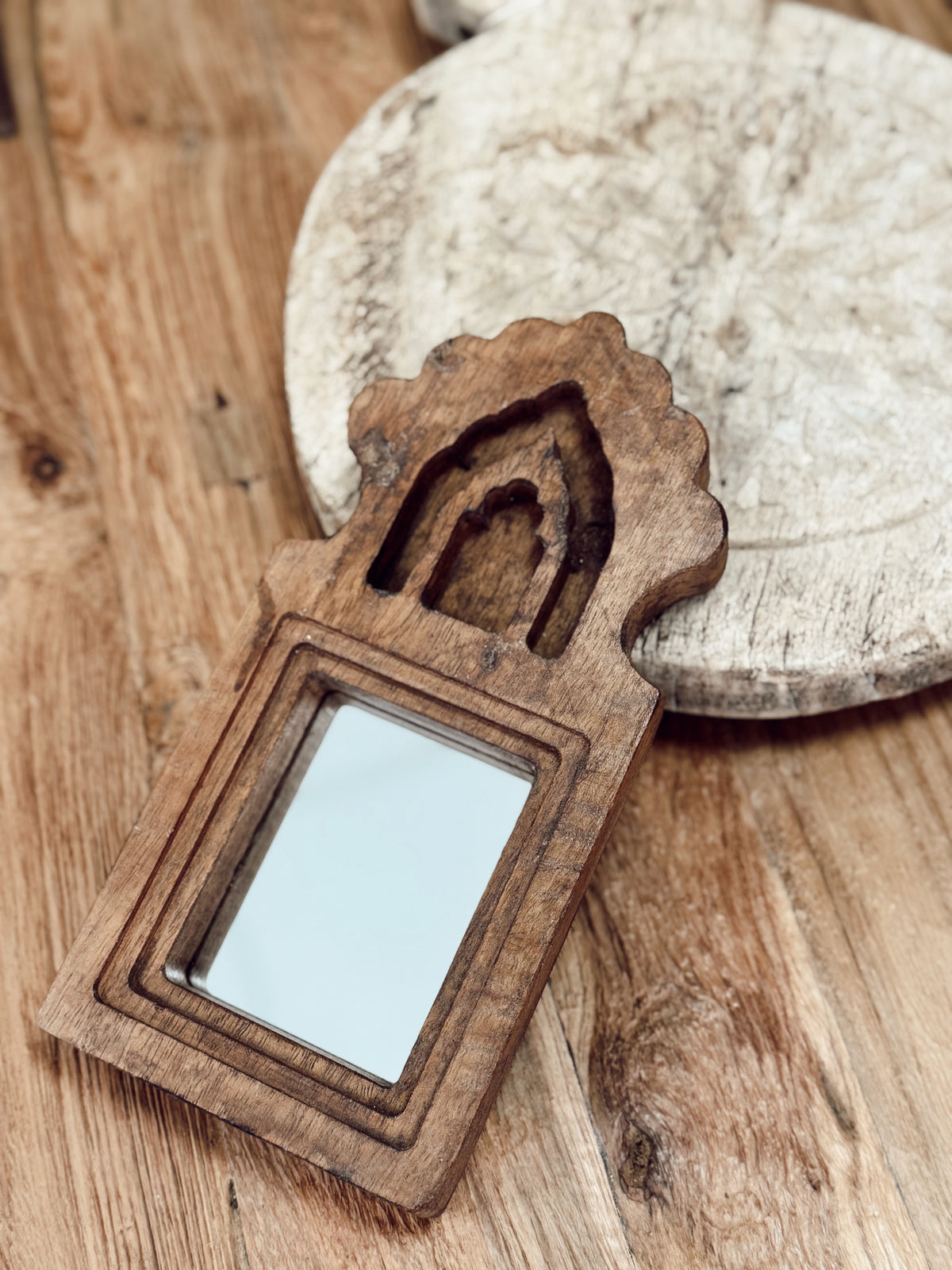 Miroir ancien en bois sculpté