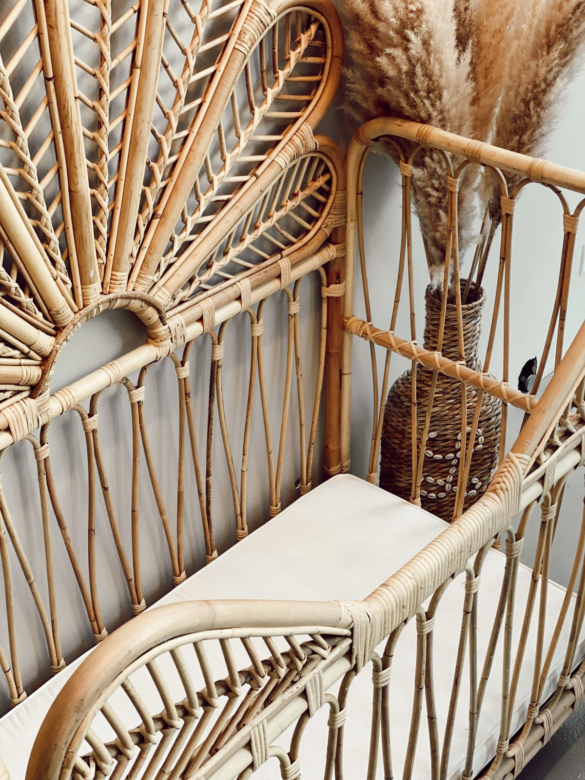 Flower rattan bed