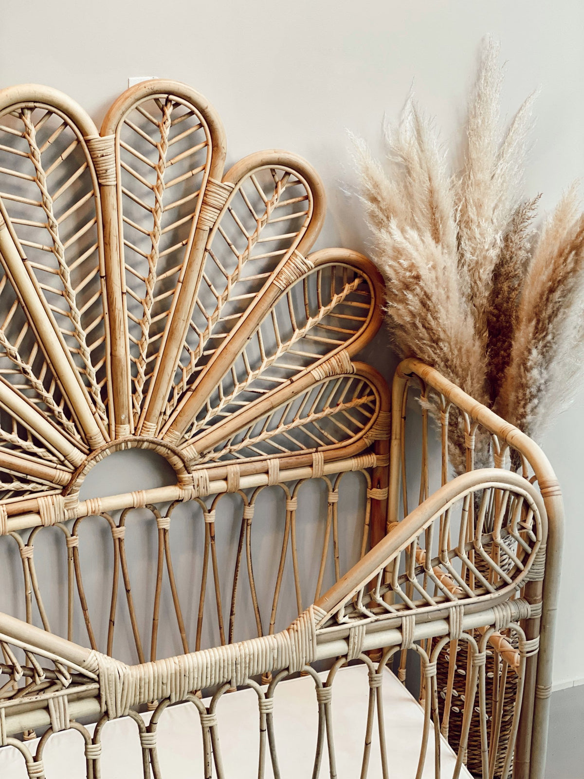 Flower rattan bed