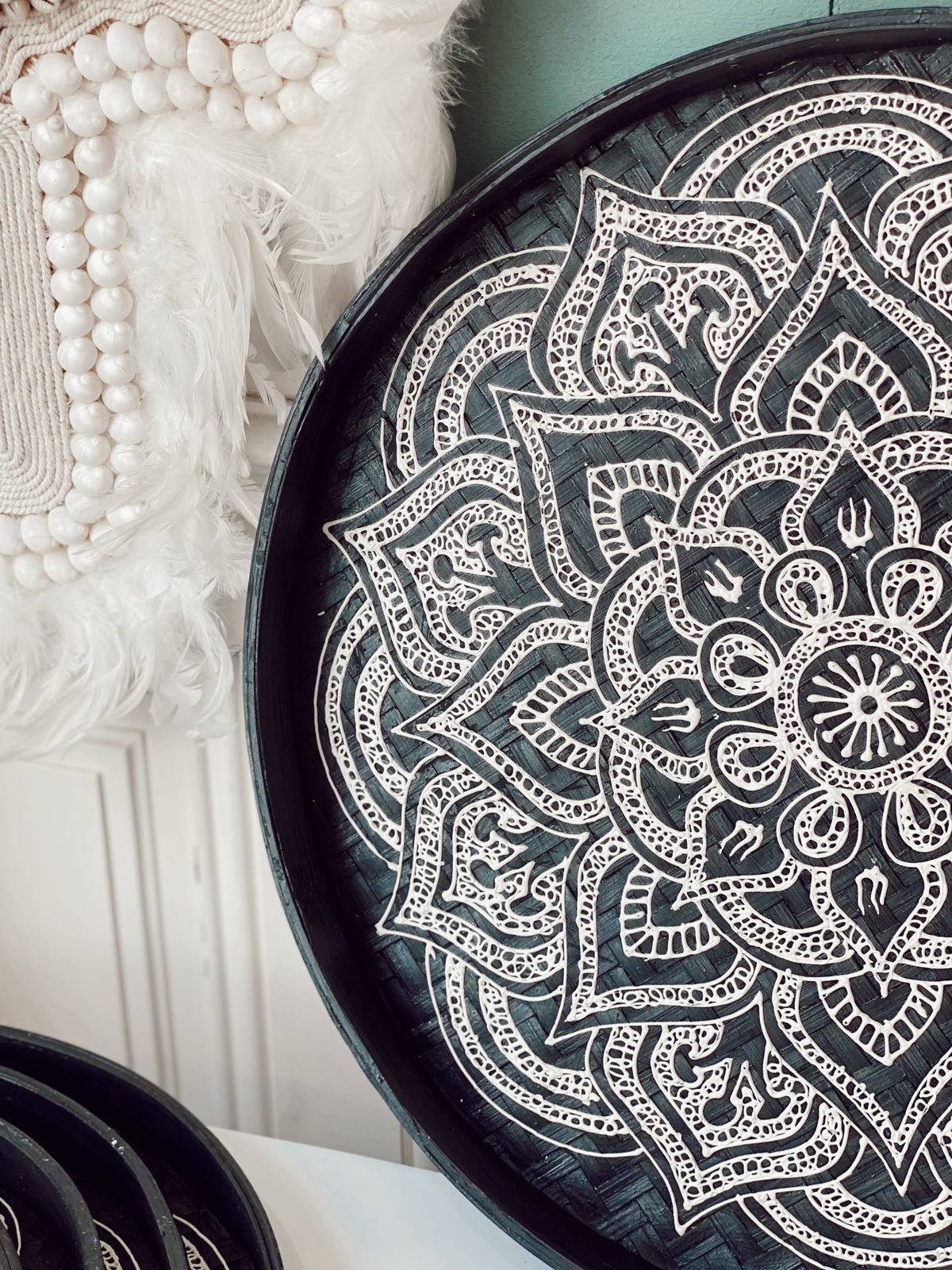 Braided tray set with patterns