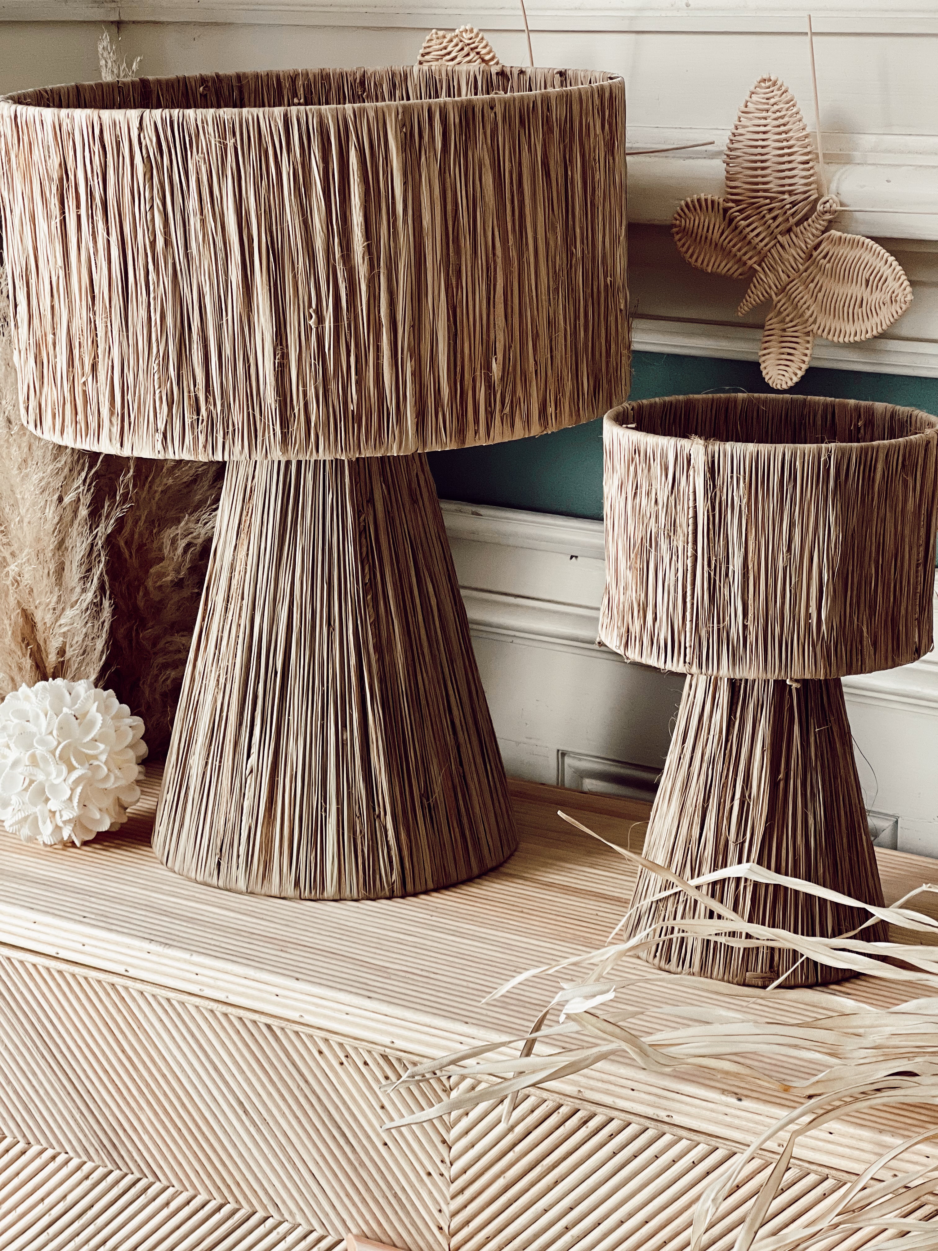 Lampe à poser en raphia Tali