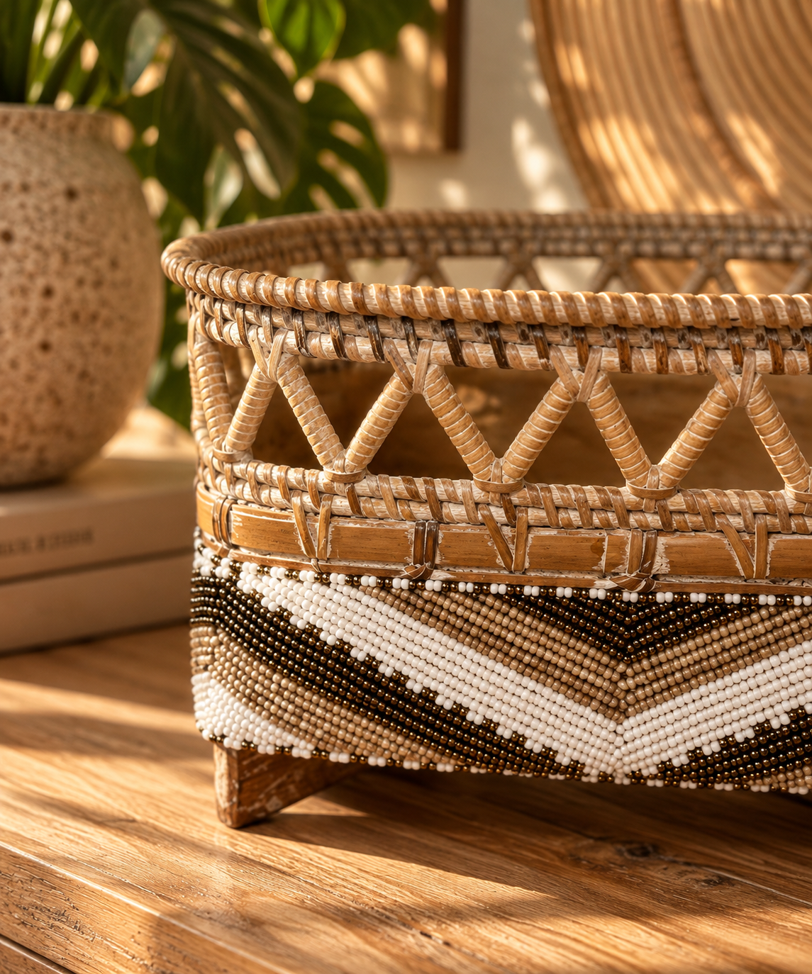 Panière carrée tressée à motifs perlés
