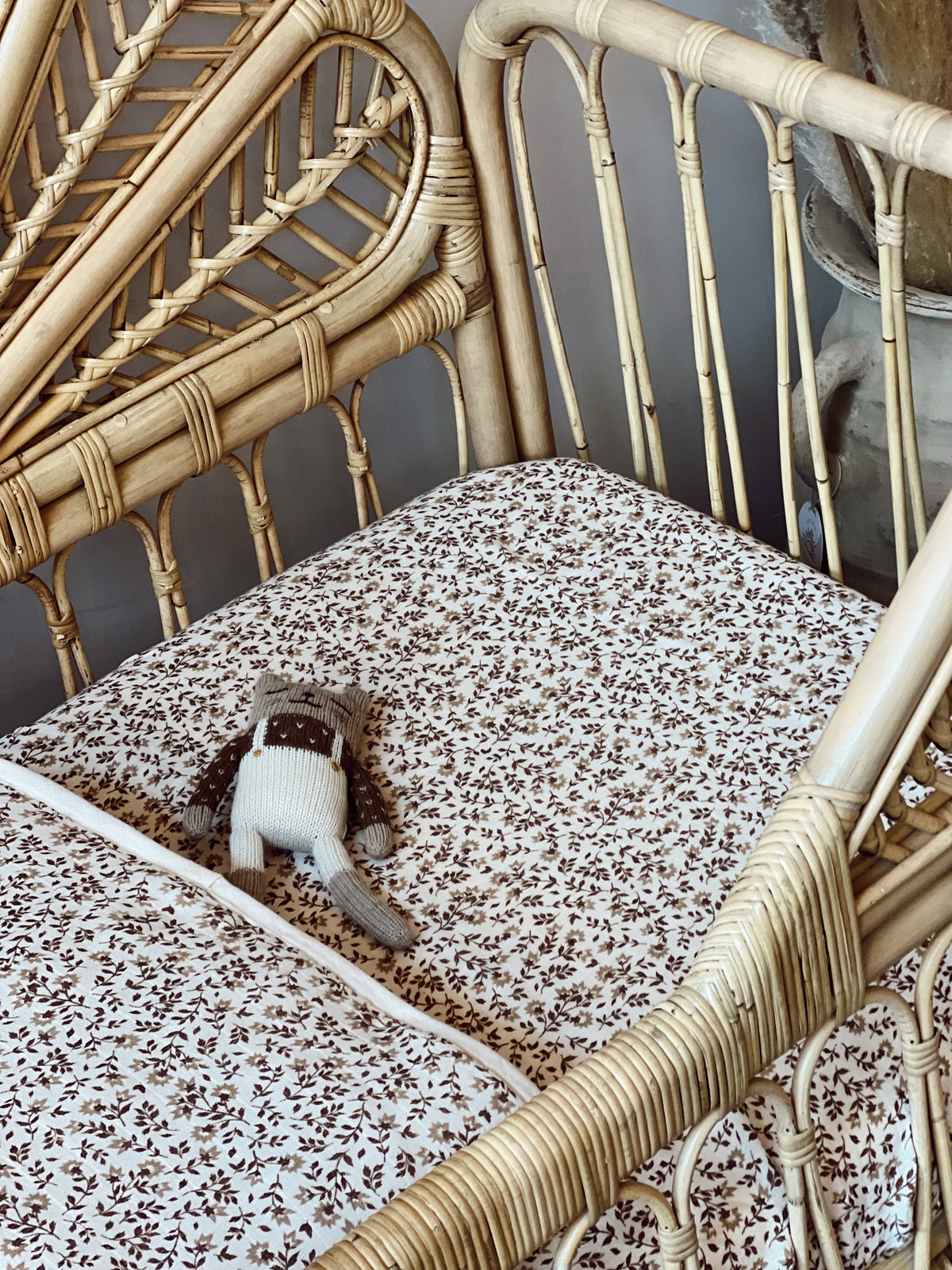 Hibiscus crib fitted sheet
