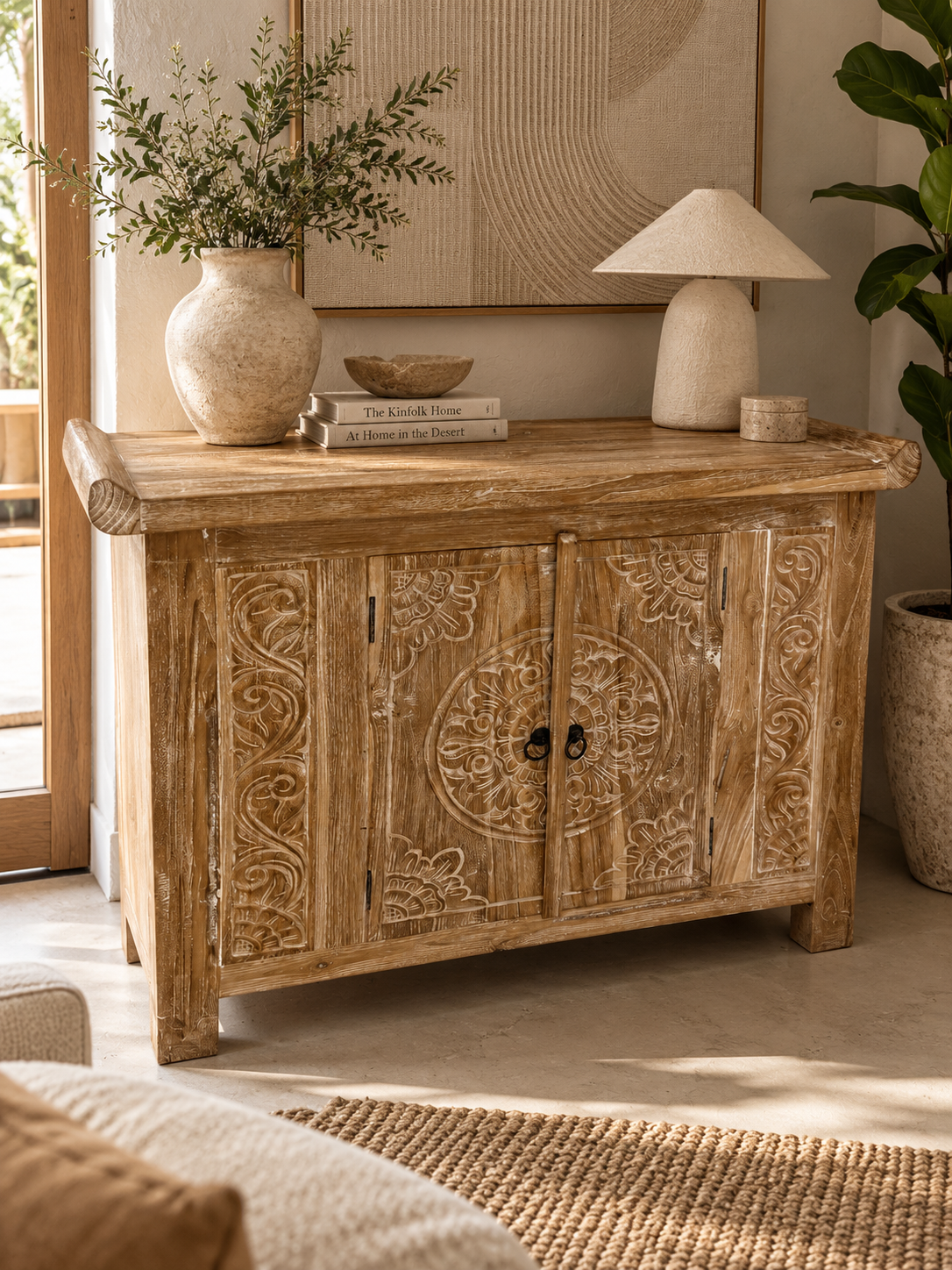 Buffet balinais en bois sculpté