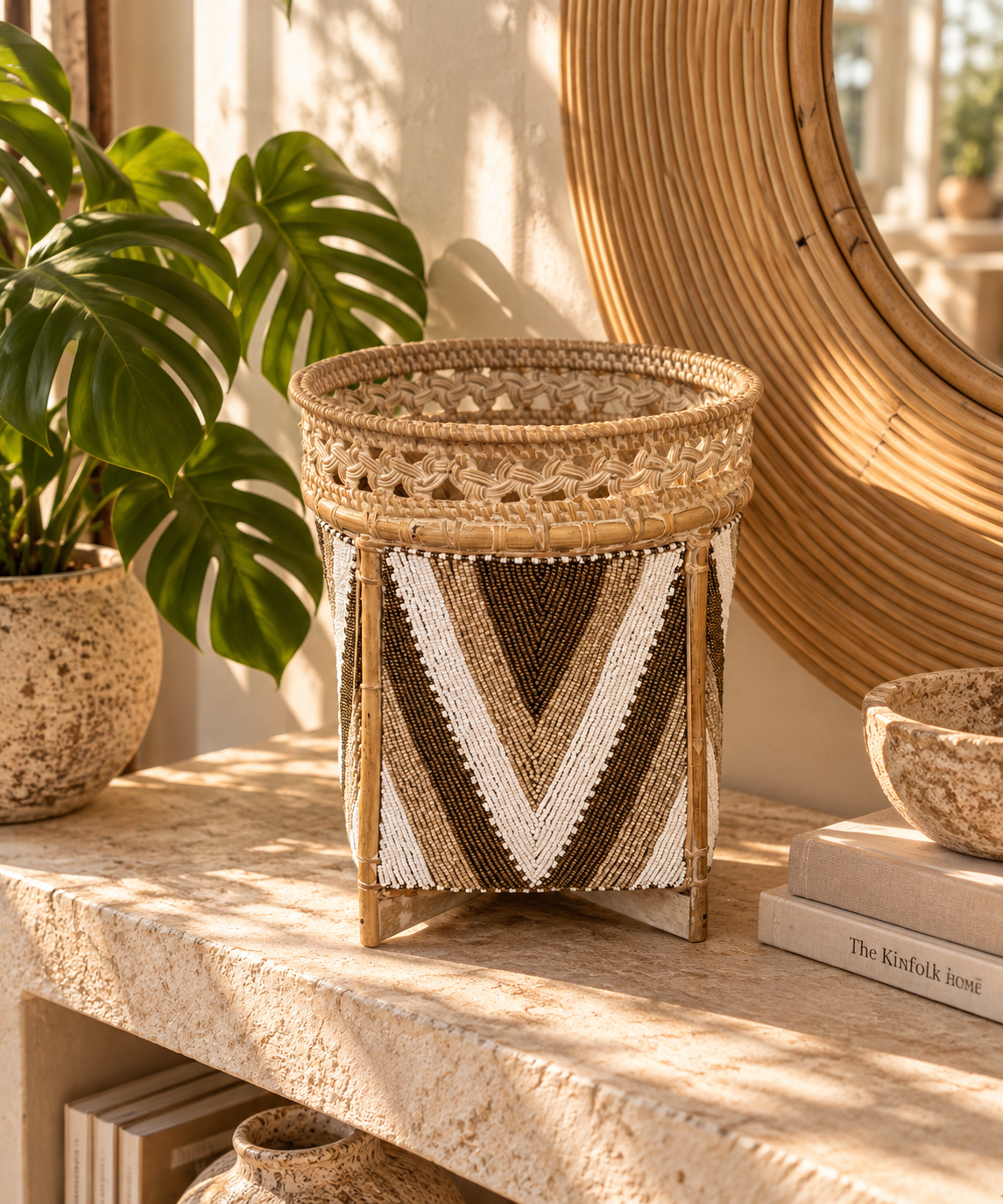 Corbeille de rangement tressée à motifs perlés