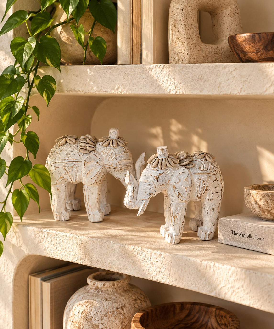 Éléphant décoratif sculpté et orné de coquillages