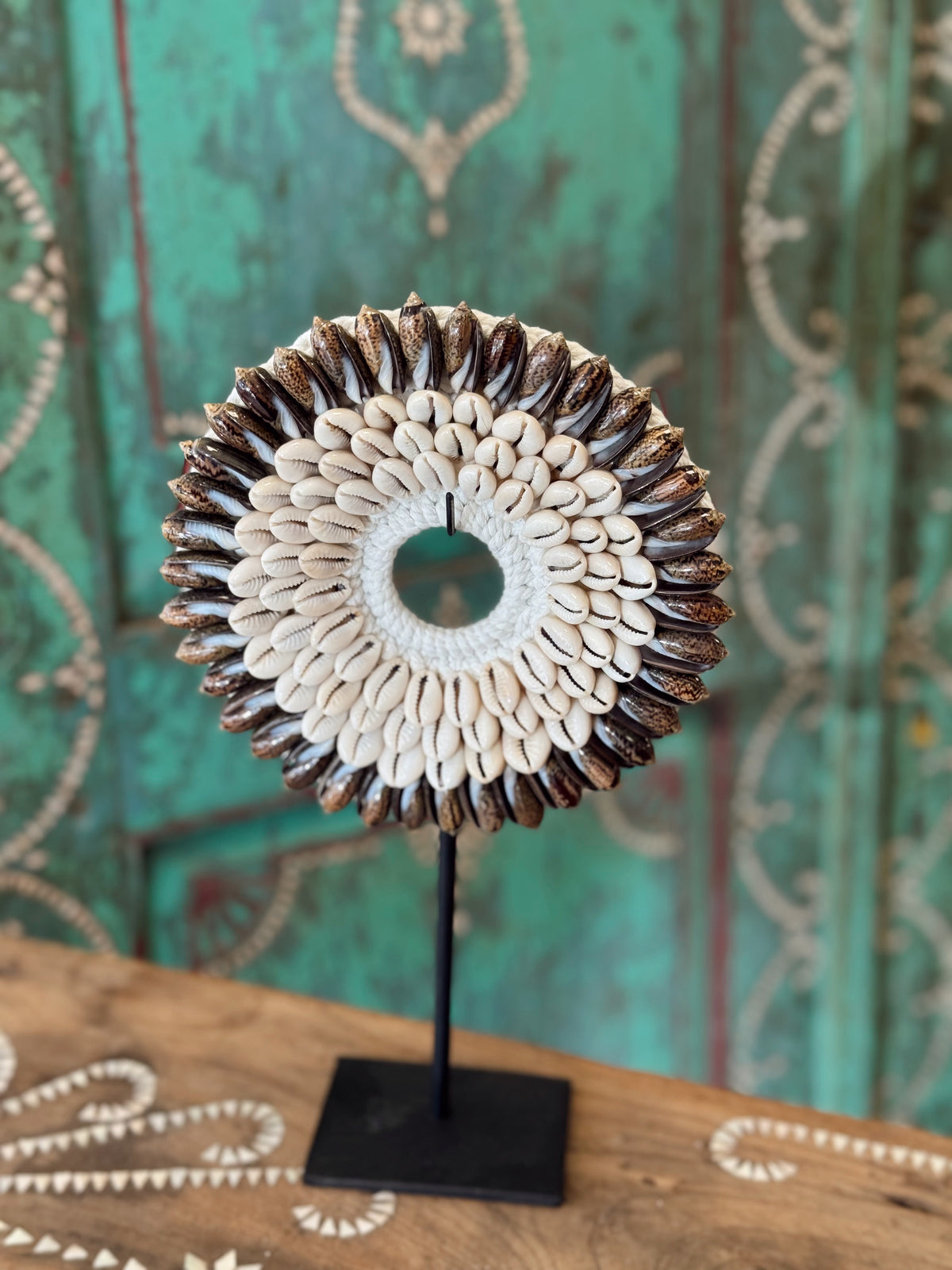 Décoration sur socle - Couronne en coquillages