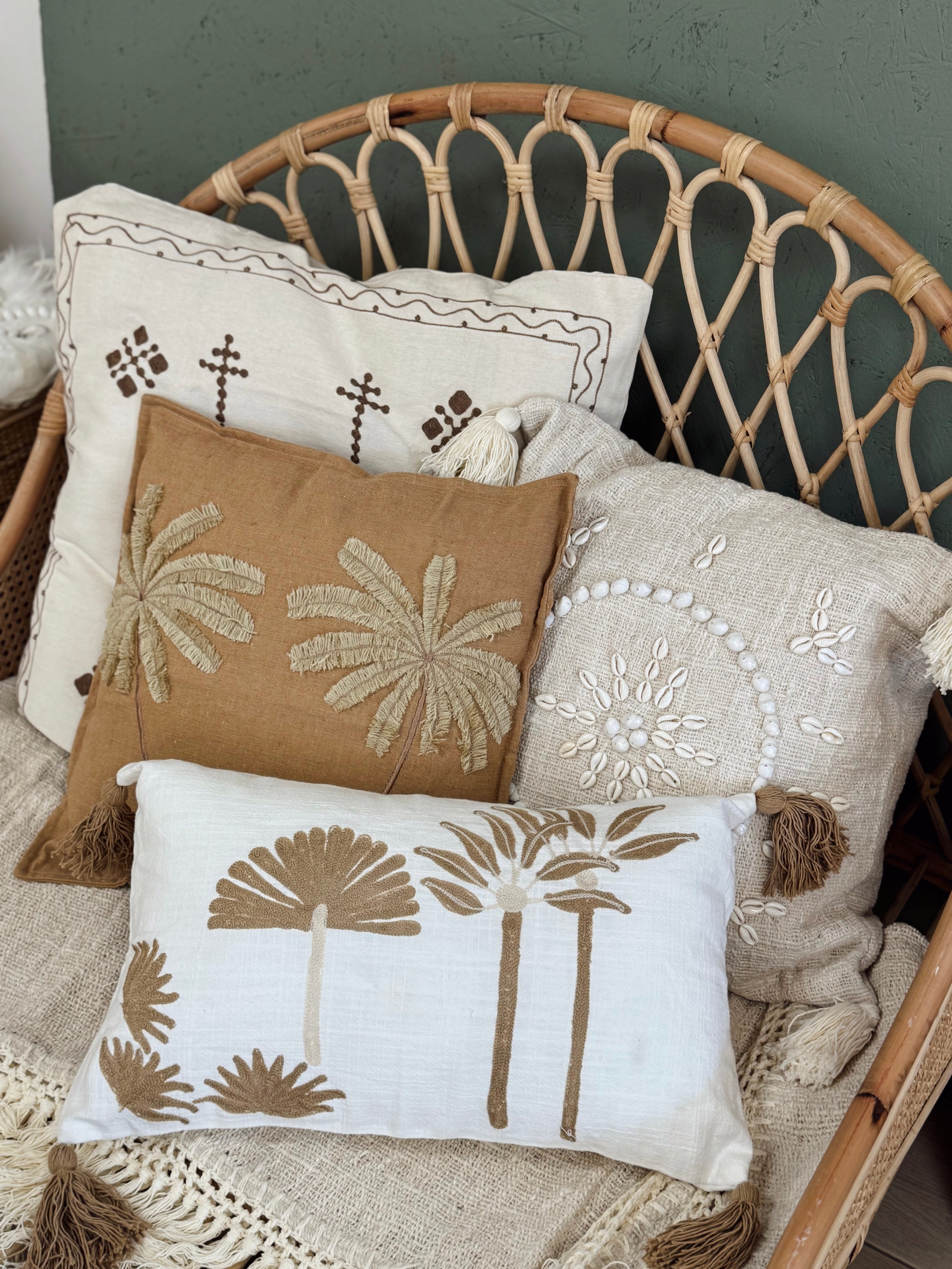 Housses de coussins brodés