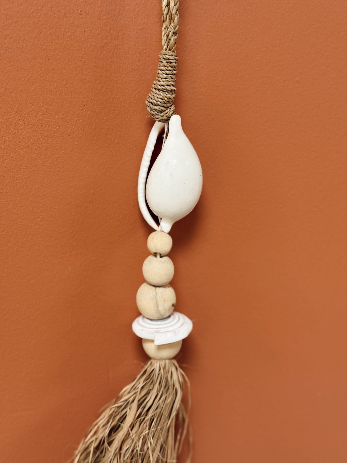 Suspensions murales en coquillages
