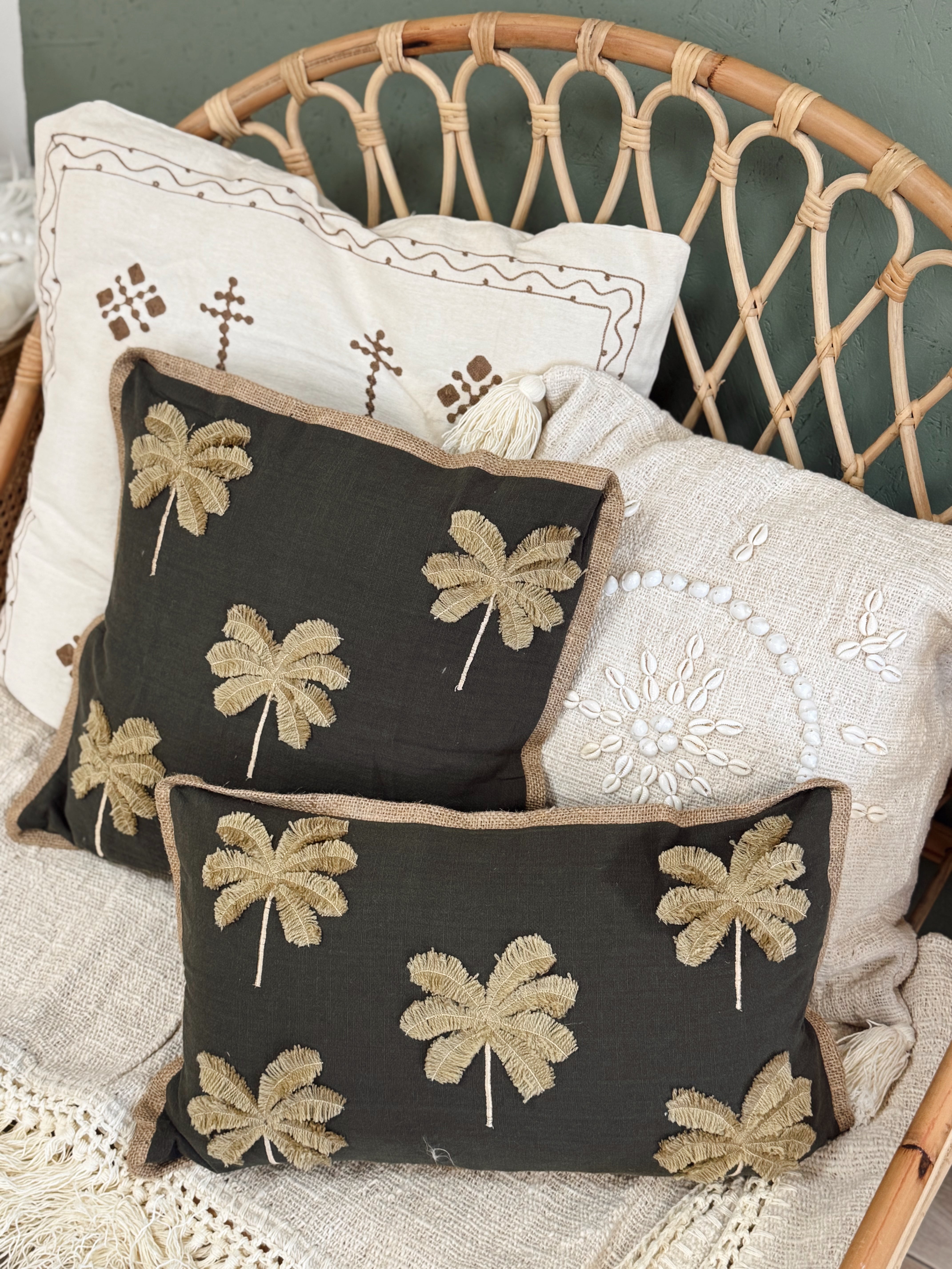 Housses de coussins brodés