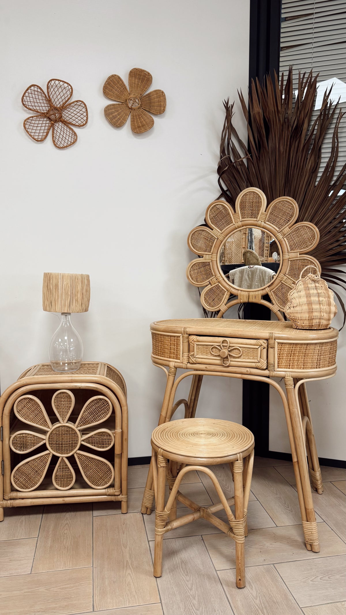 Précommande Ensemble coiffeuse et tabouret en rotin Luna
