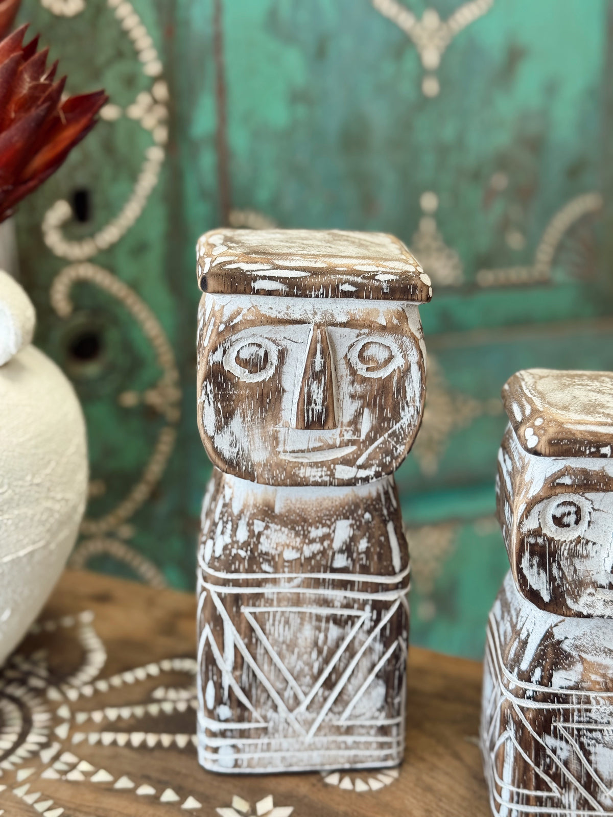 Statuette tribale en bois blanchi