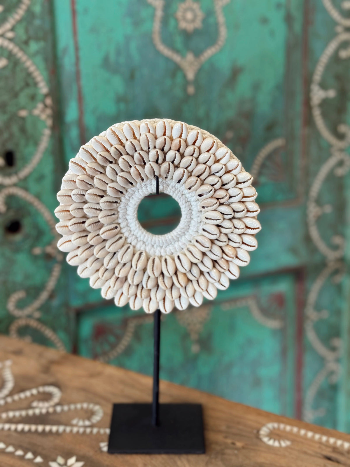 Décoration sur socle - Couronne en coquillages