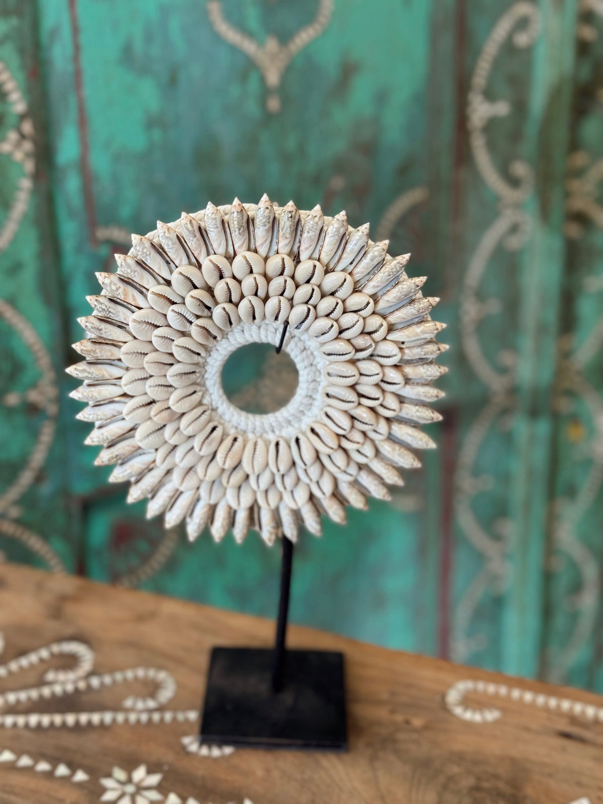 Décoration sur socle - Couronne en coquillages