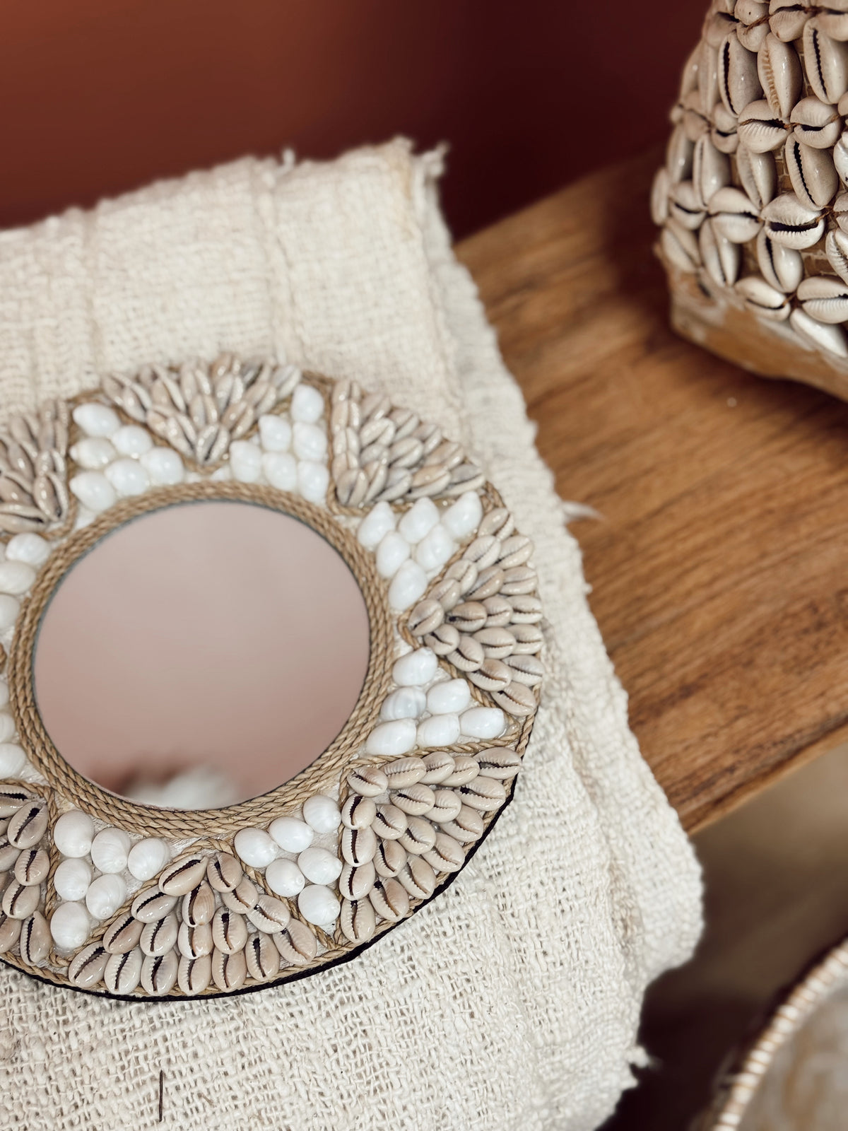 Miroir rond décoratif en coquillages