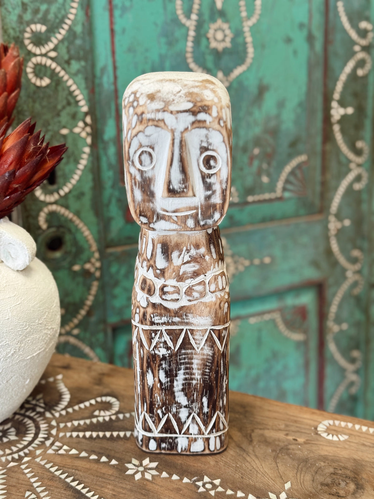 Statuette tribale en bois blanchi
