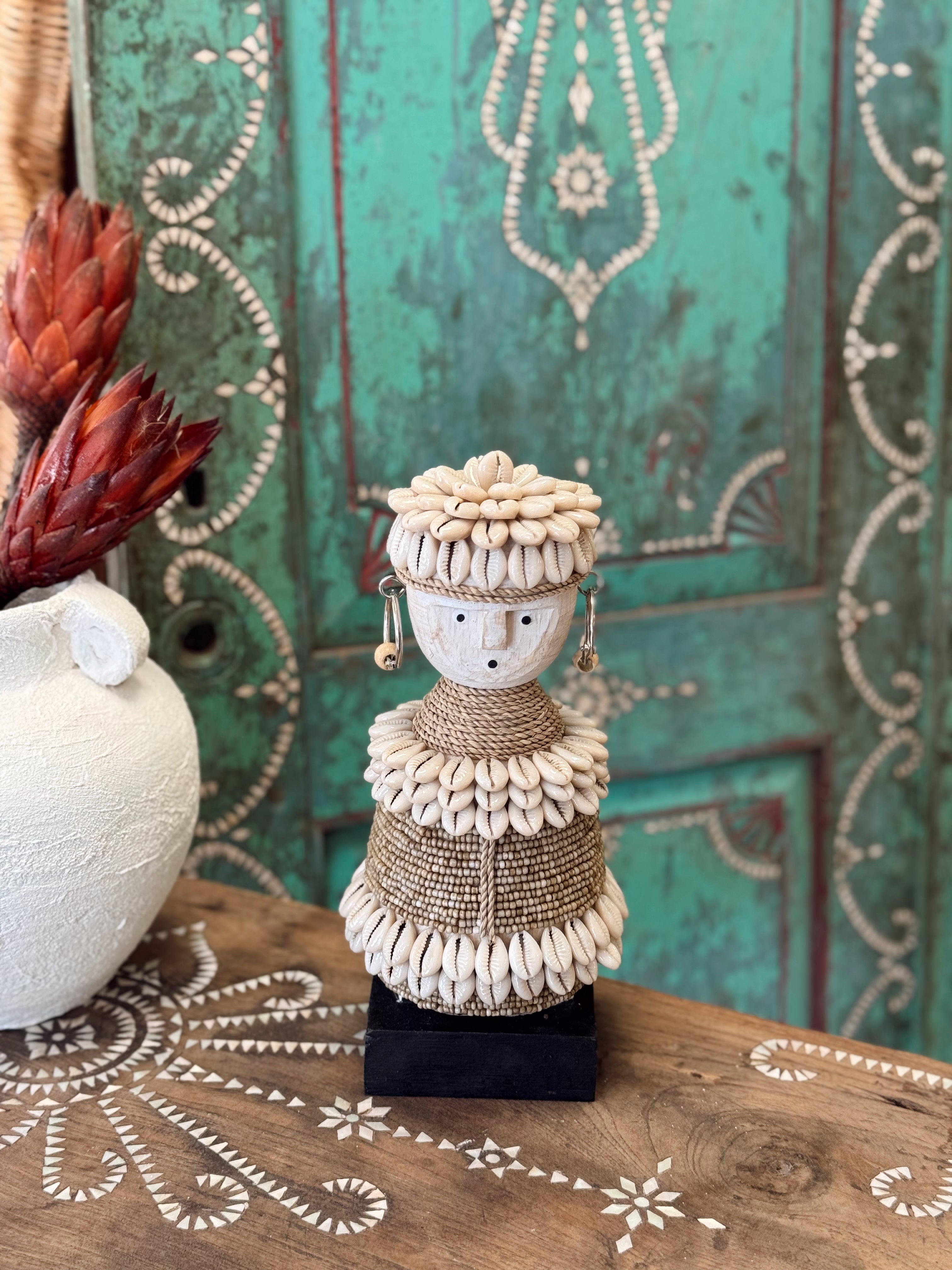 Statuette artisanale en coquillages