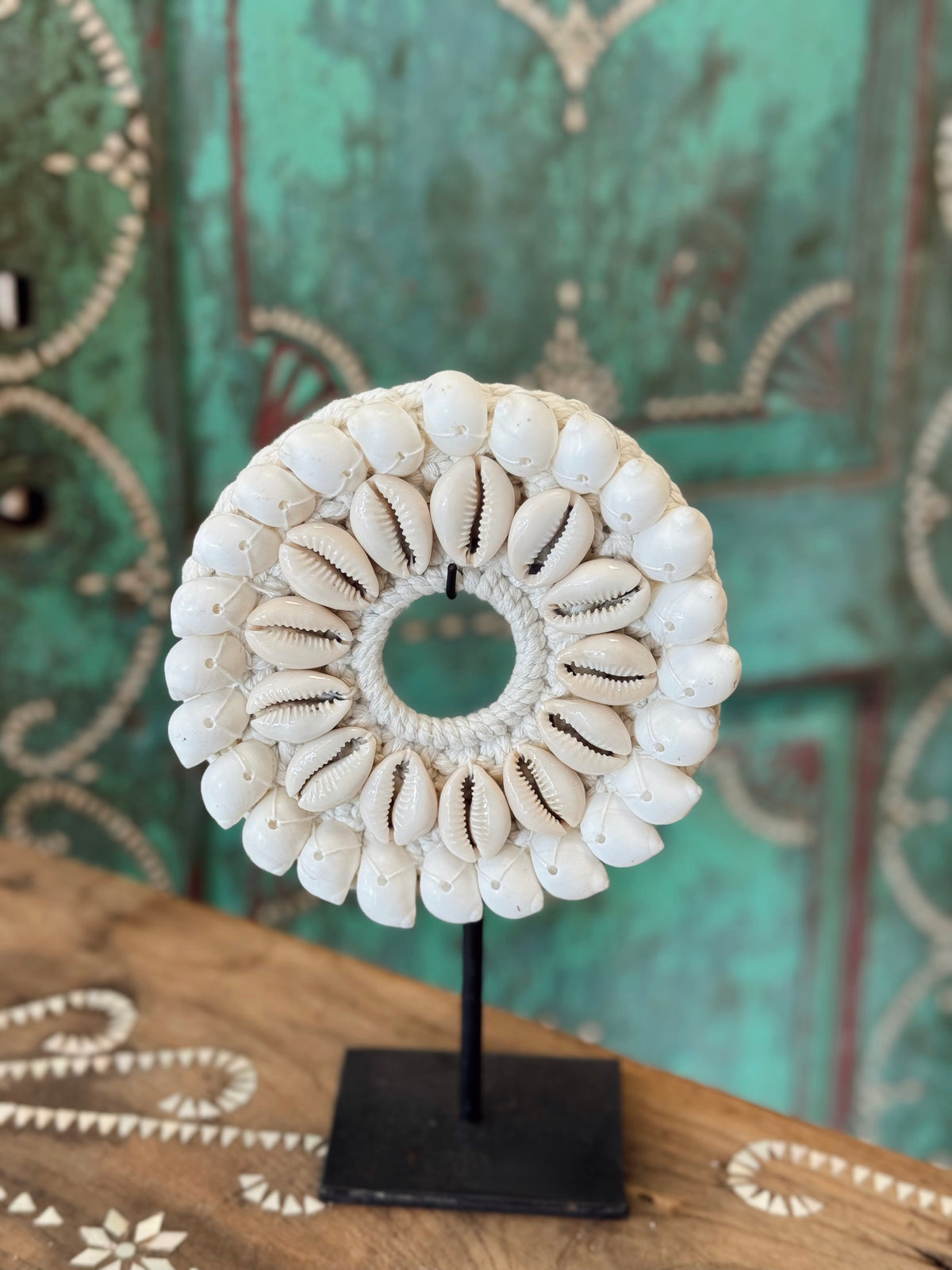 Décoration sur socle - Couronne en coquillages