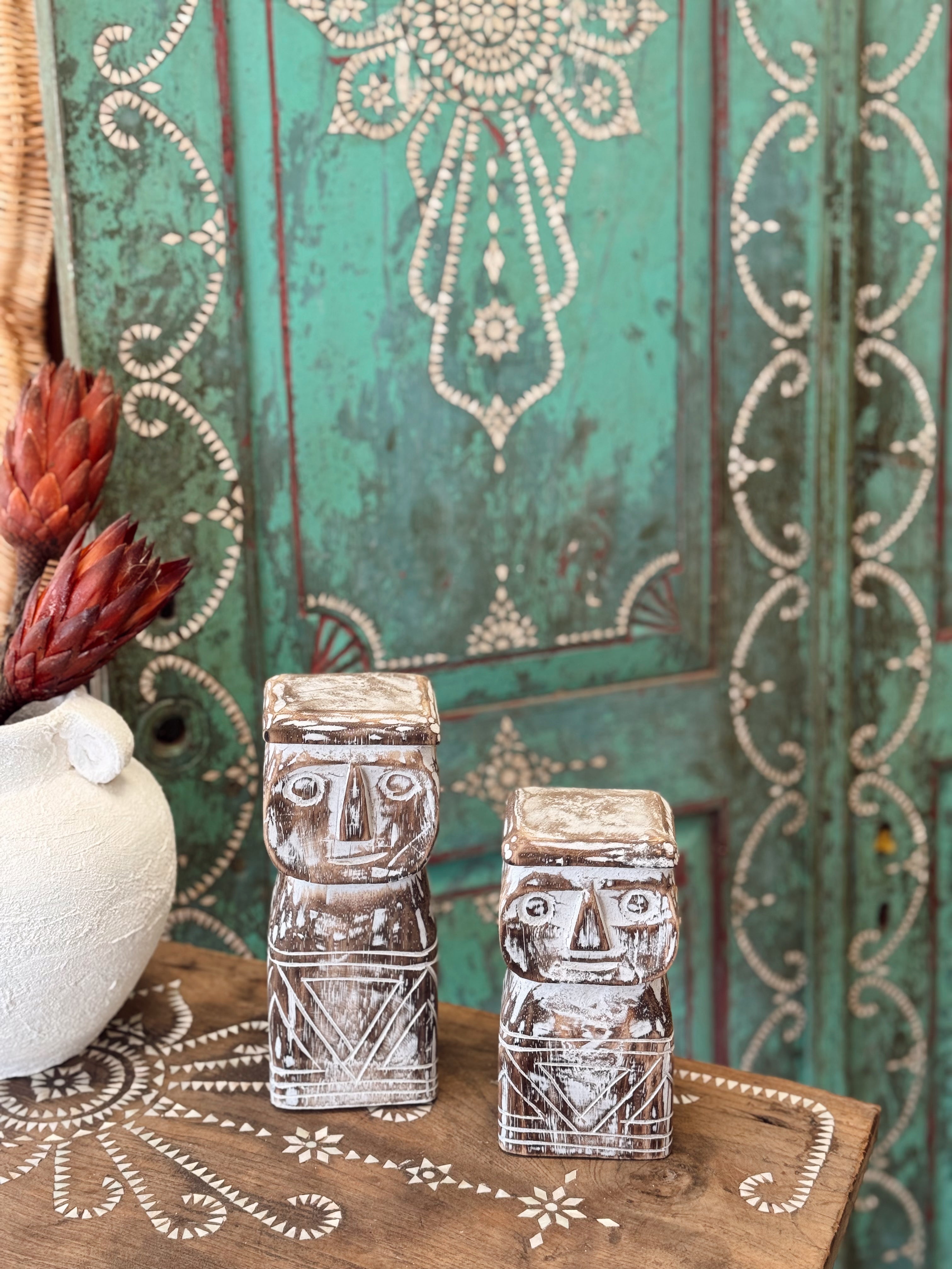 Statuette tribale en bois blanchi