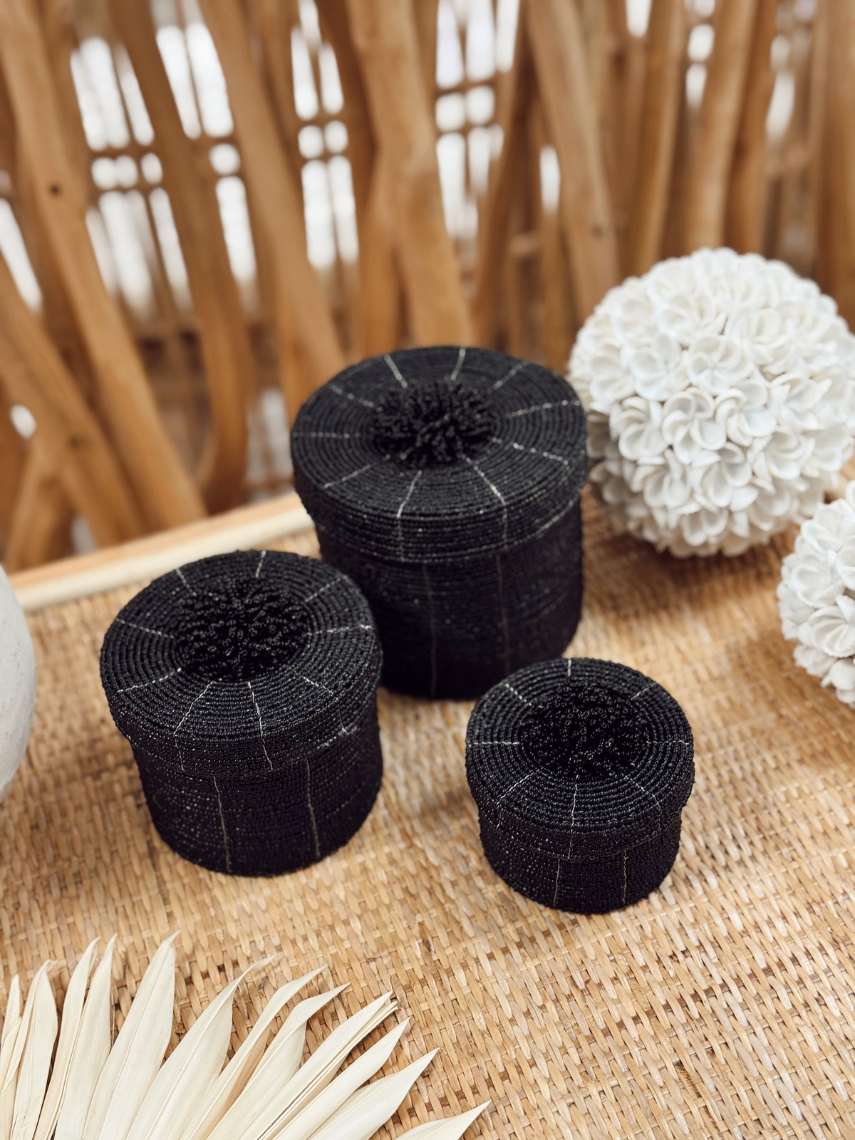 Boîtes rondes en perles I Noir
