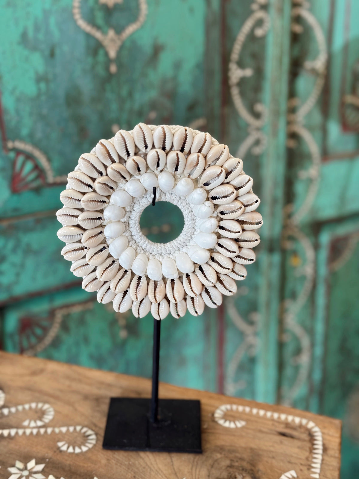Décoration sur socle - Couronne en coquillages