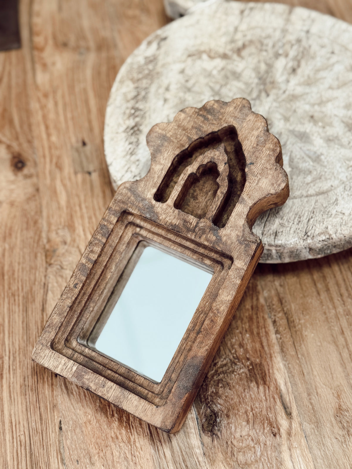Miroir ancien en bois sculpté