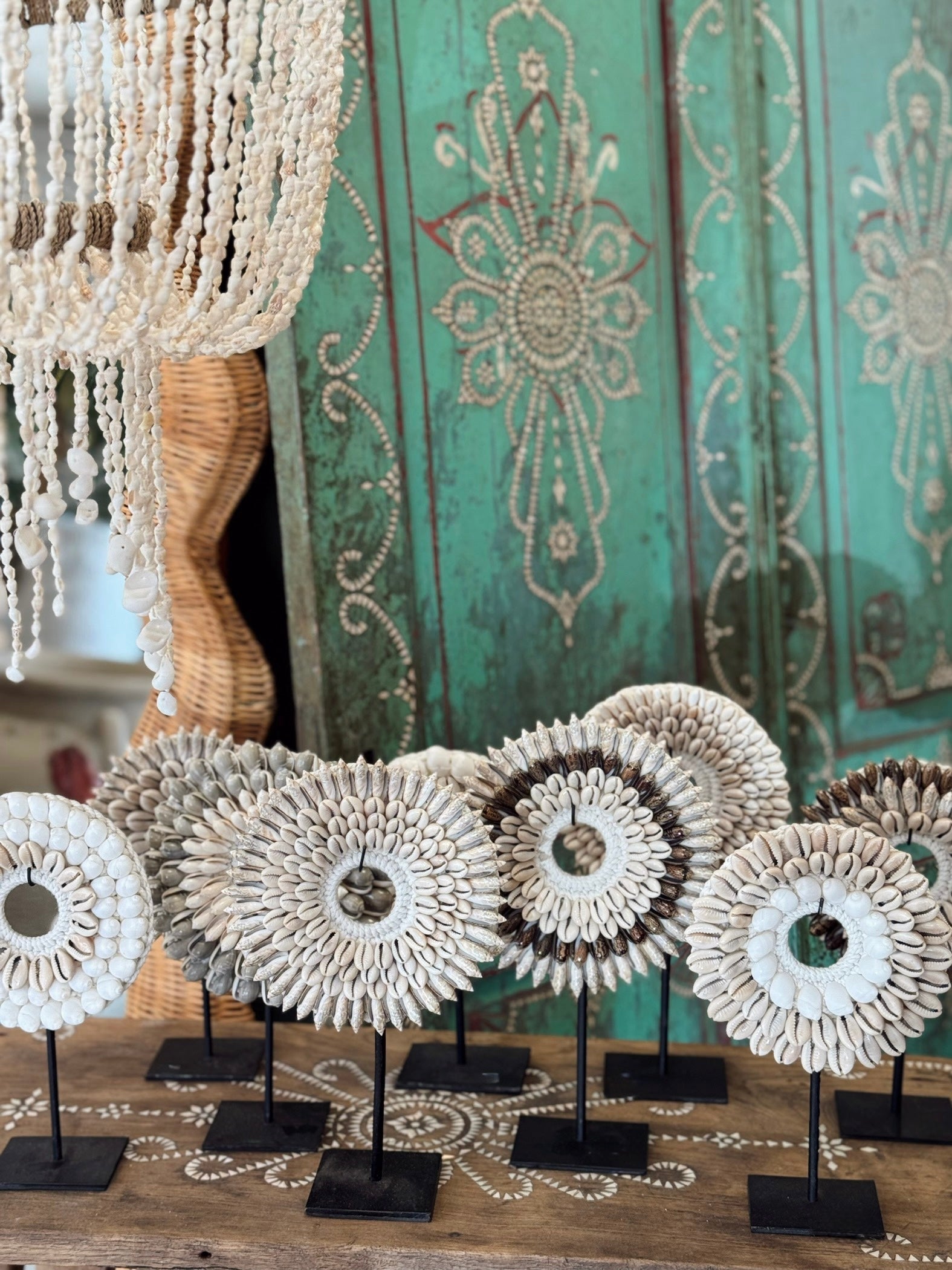Décoration sur socle - Couronne en coquillages