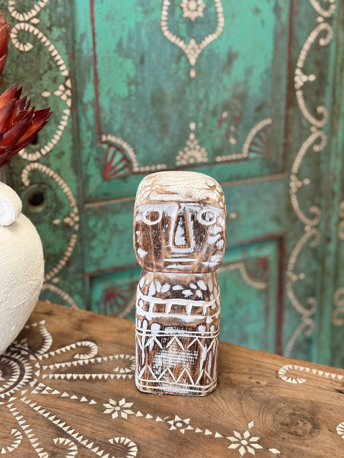Statuette tribale en bois blanchi