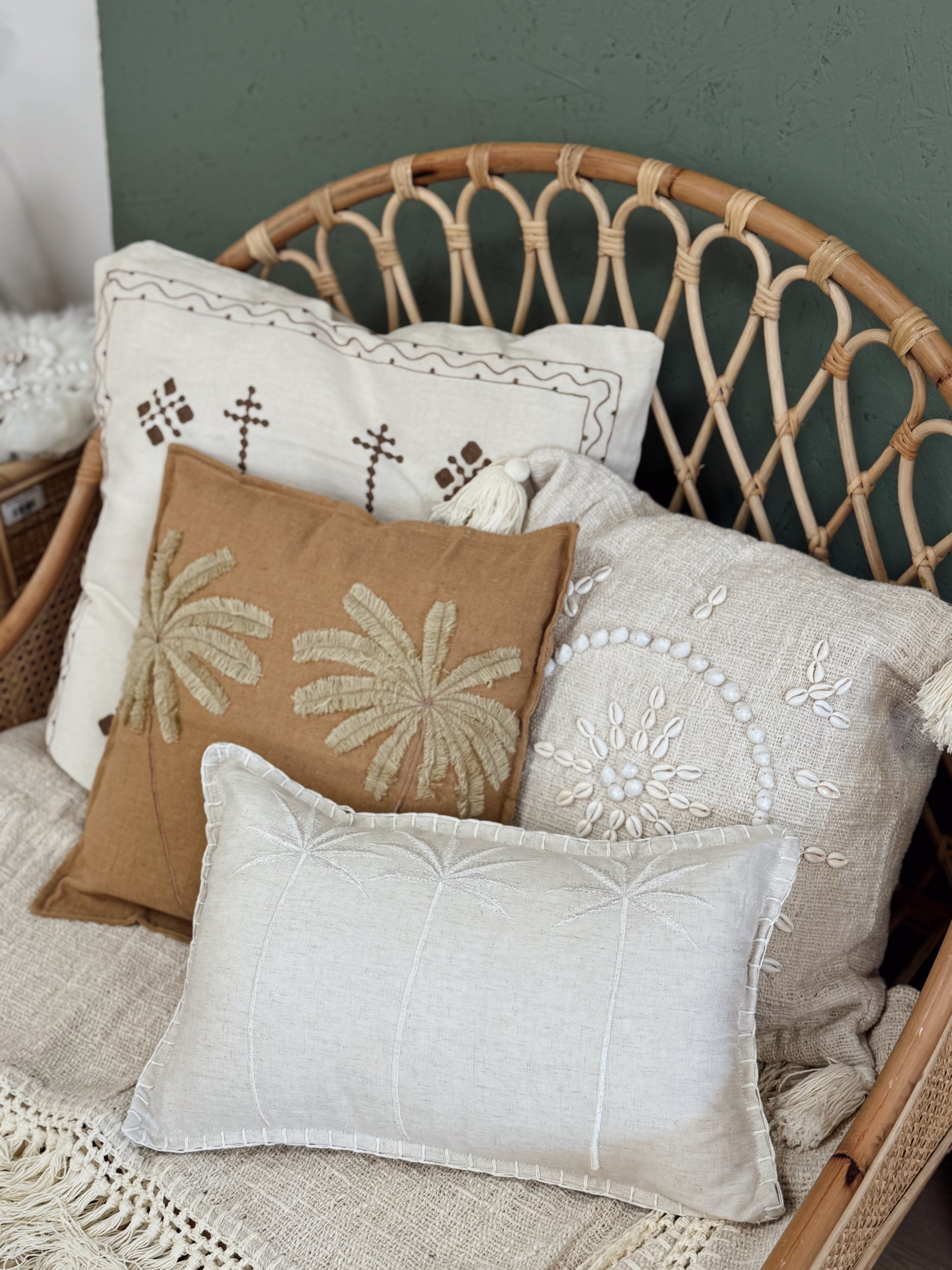 Housses de coussins brodés