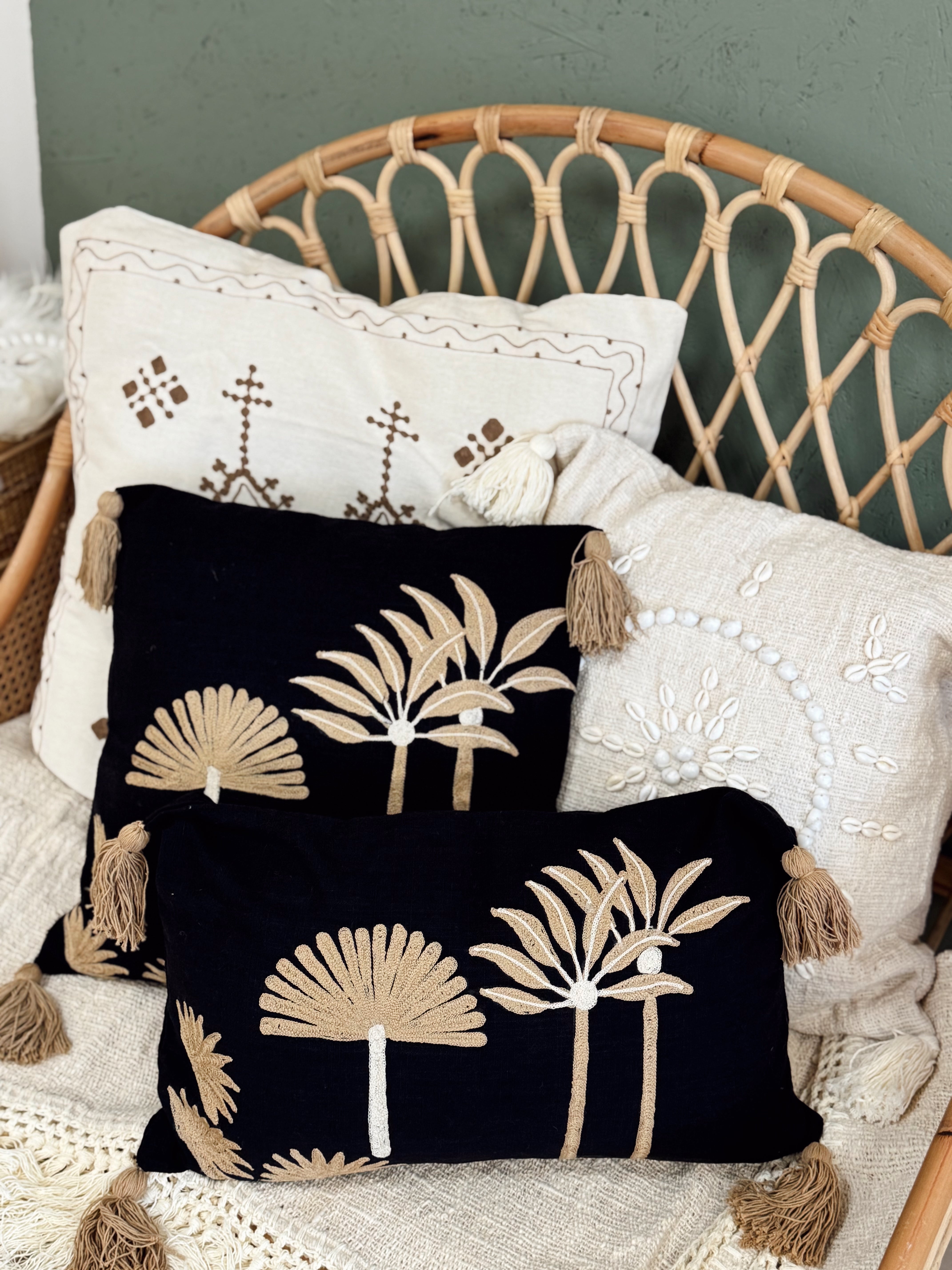 Housses de coussins brodés