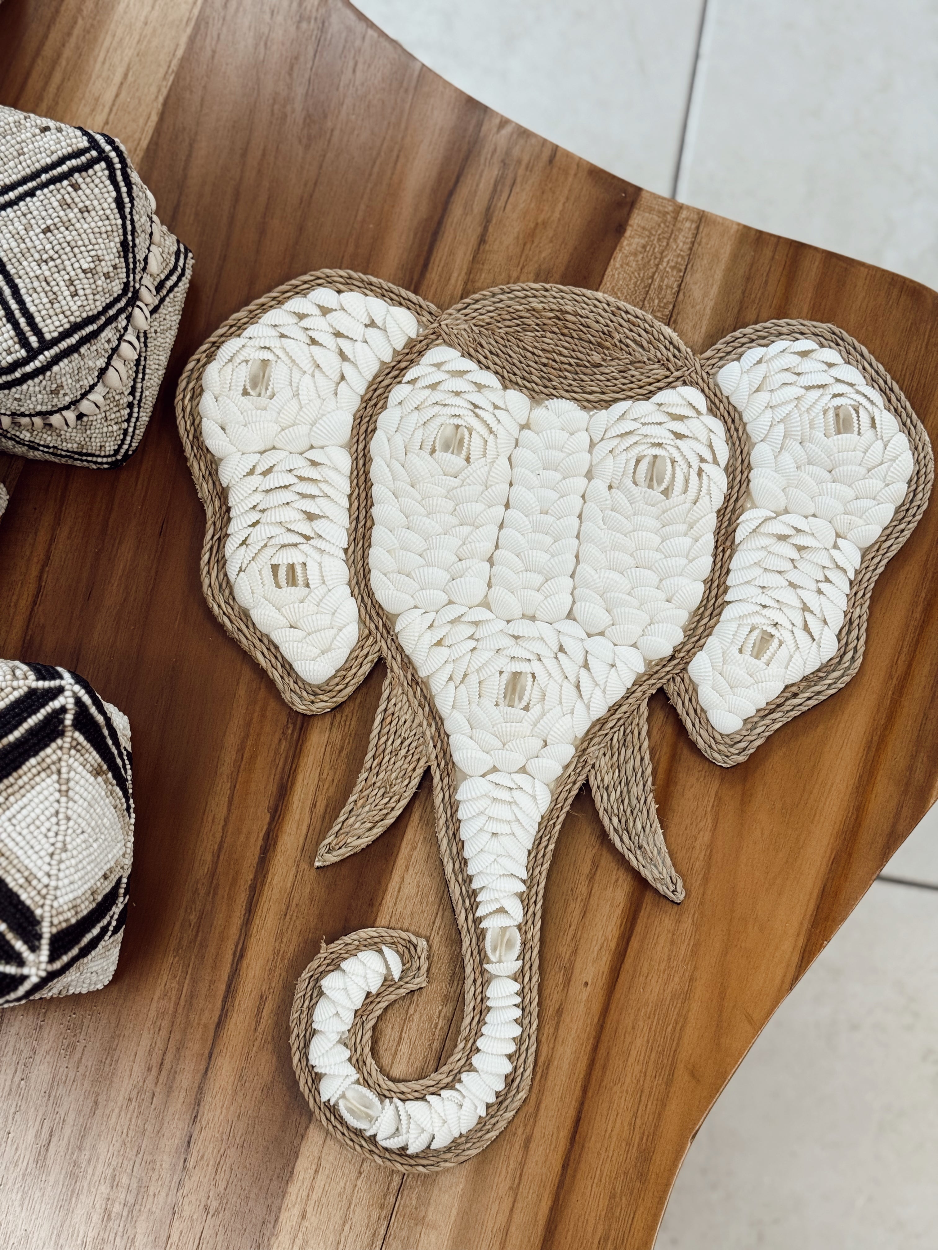 Décoration murale éléphant en coquillages