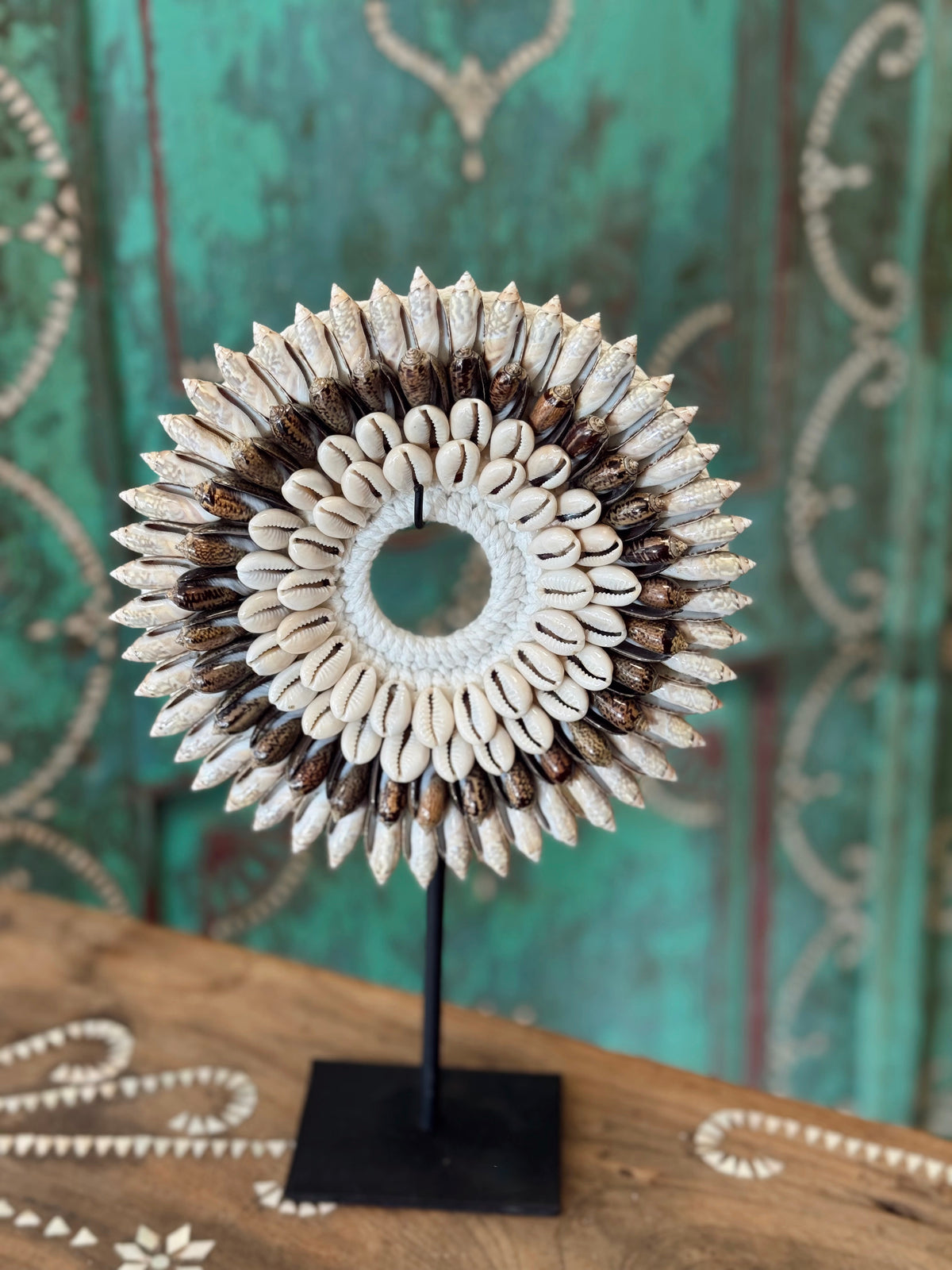 Décoration sur socle - Couronne en coquillages