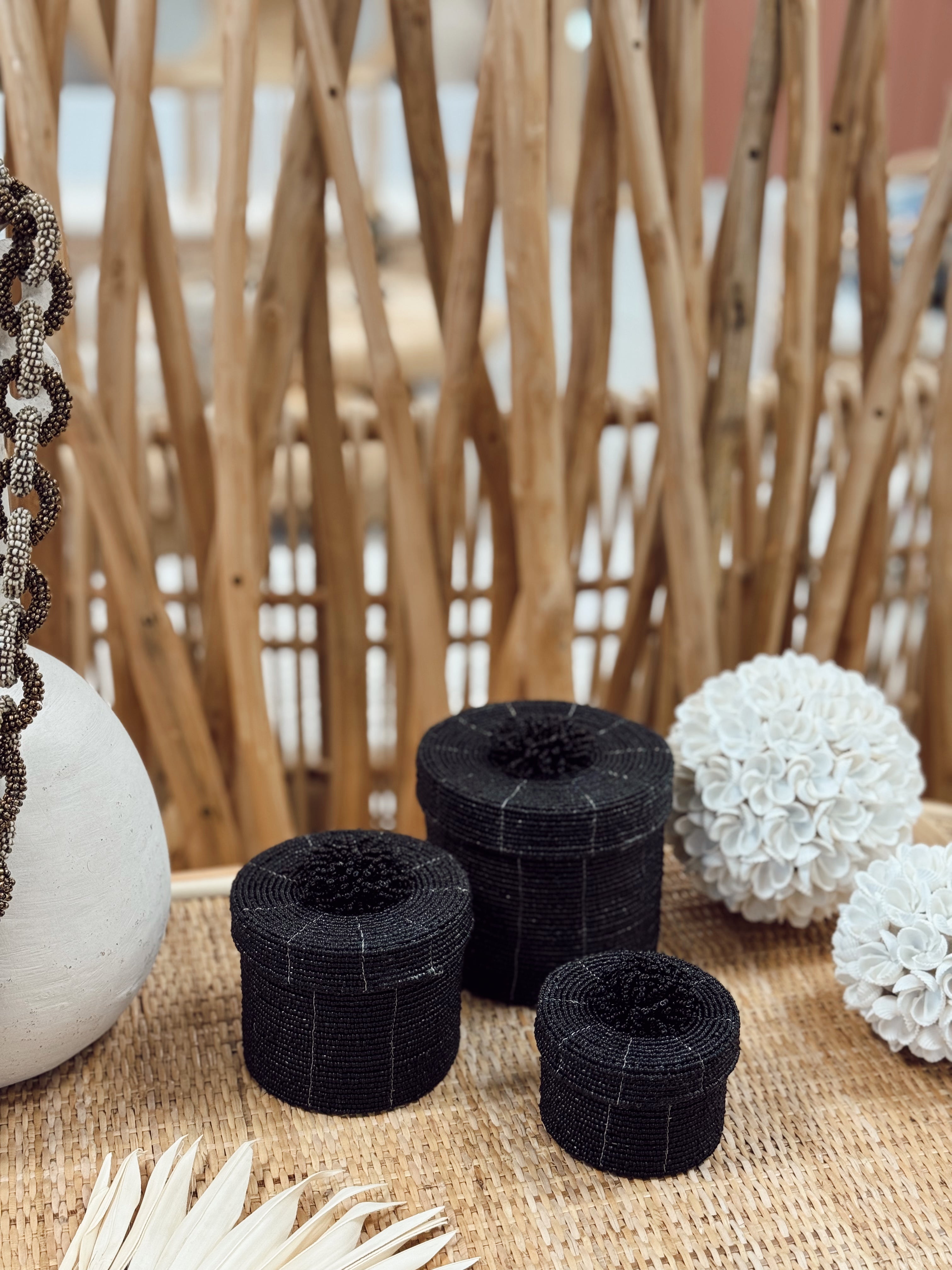 Boîtes rondes en perles I Noir