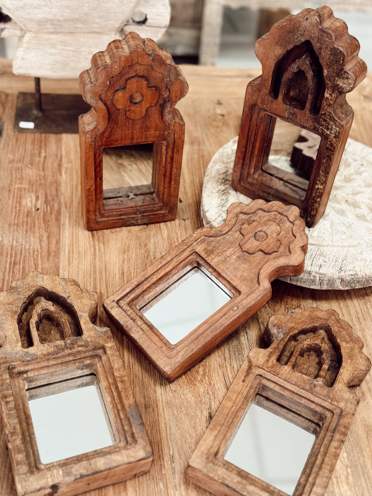 Miroir ancien en bois sculpté