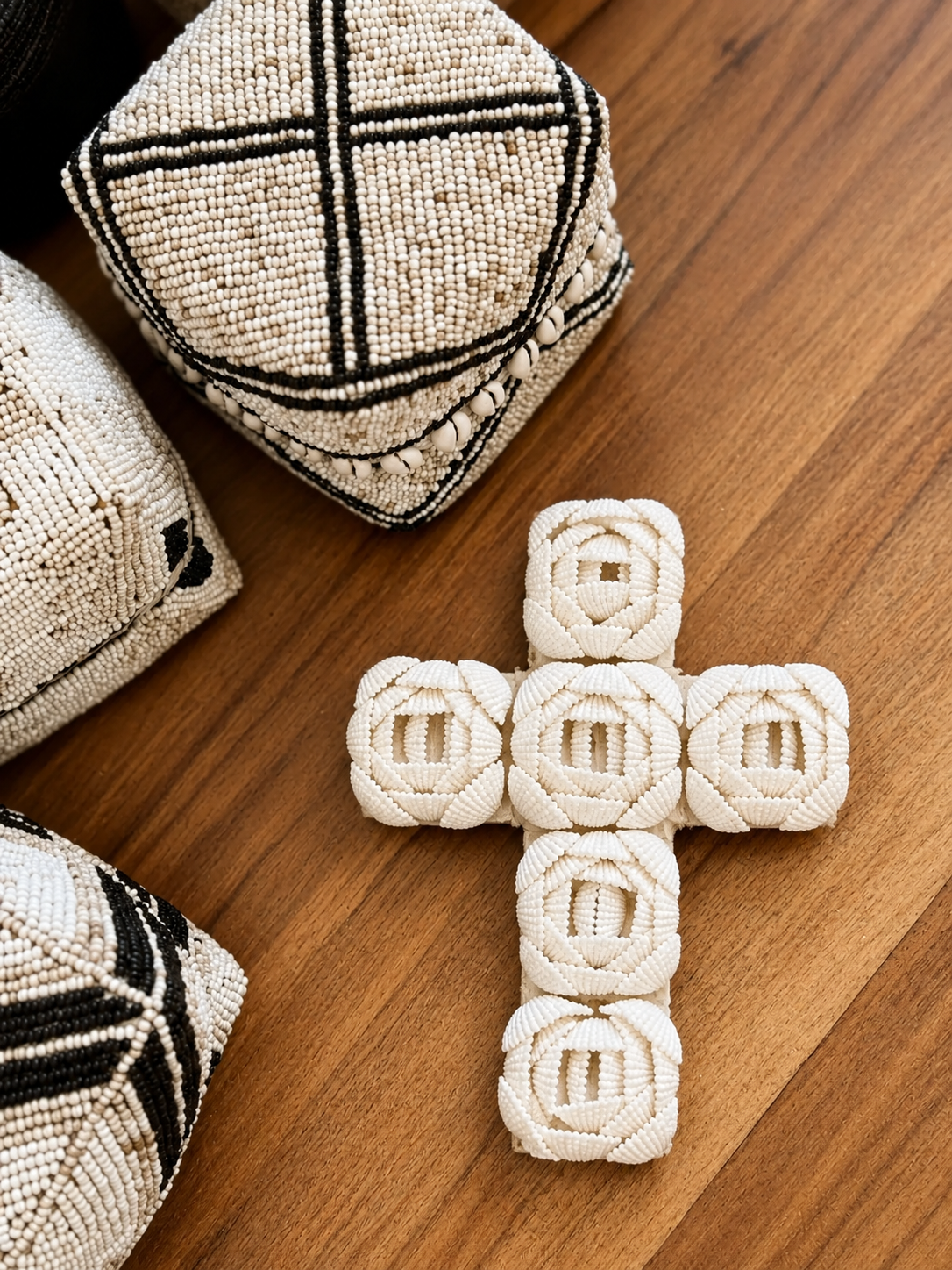 Petite croix en coquillages