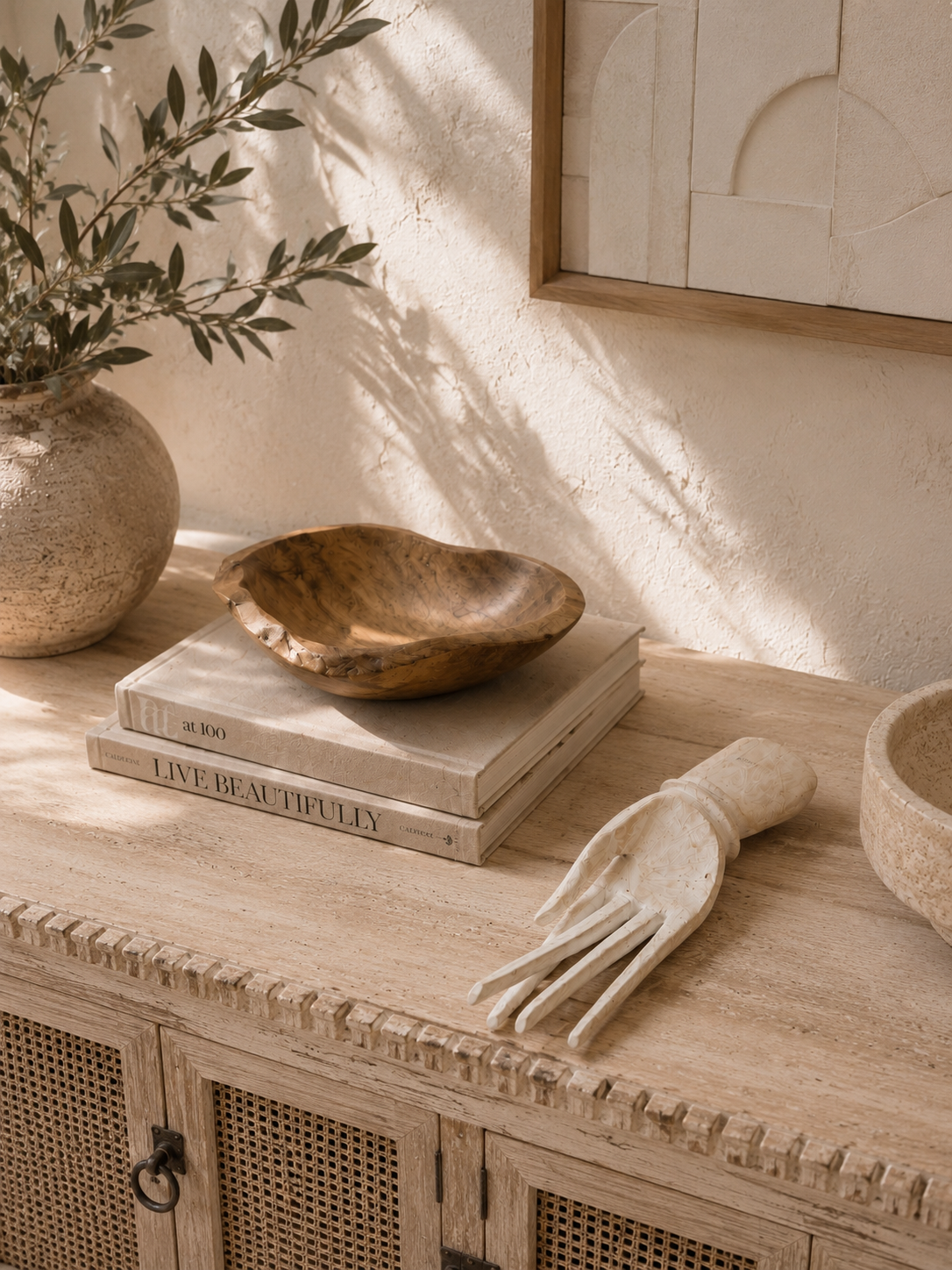 Main décorative en bois