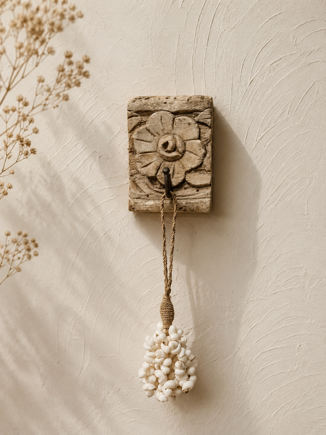 Mini Patère indienne murale en bois ancien sculpté
