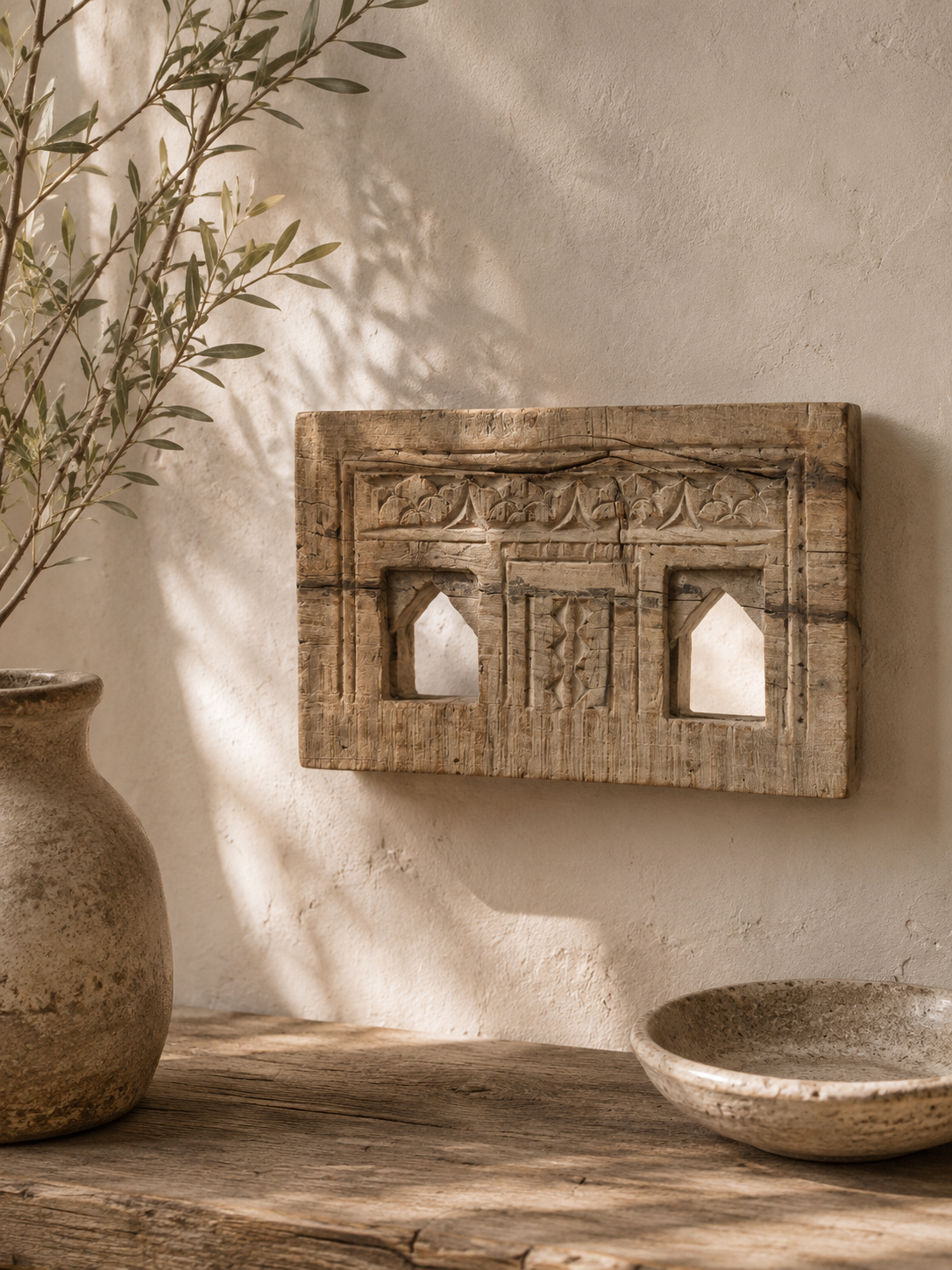 Mini miroir ancien en bois sculpté